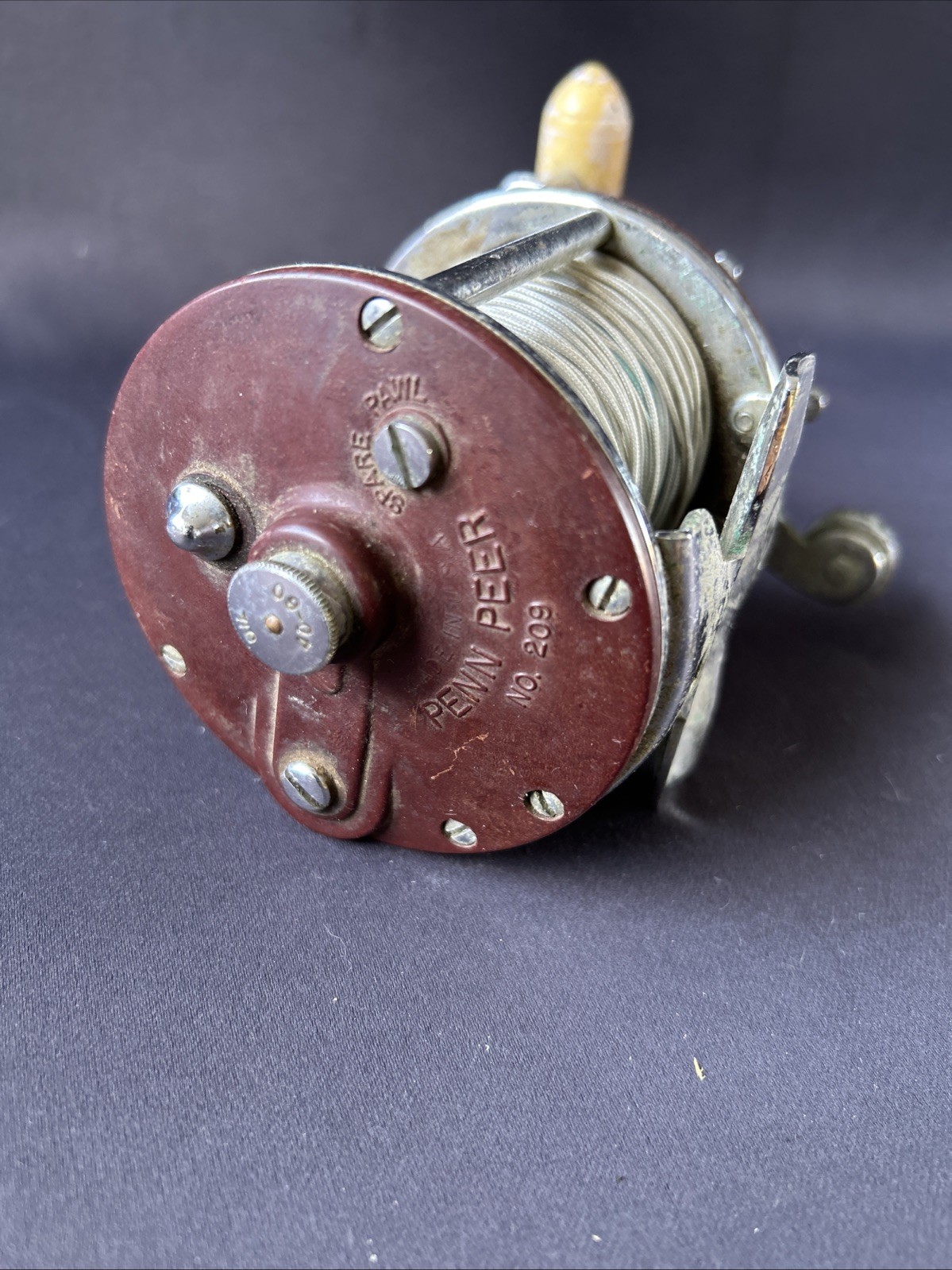 Vtg Penn Peer 209 Level Wind Fishing Reel White Handle