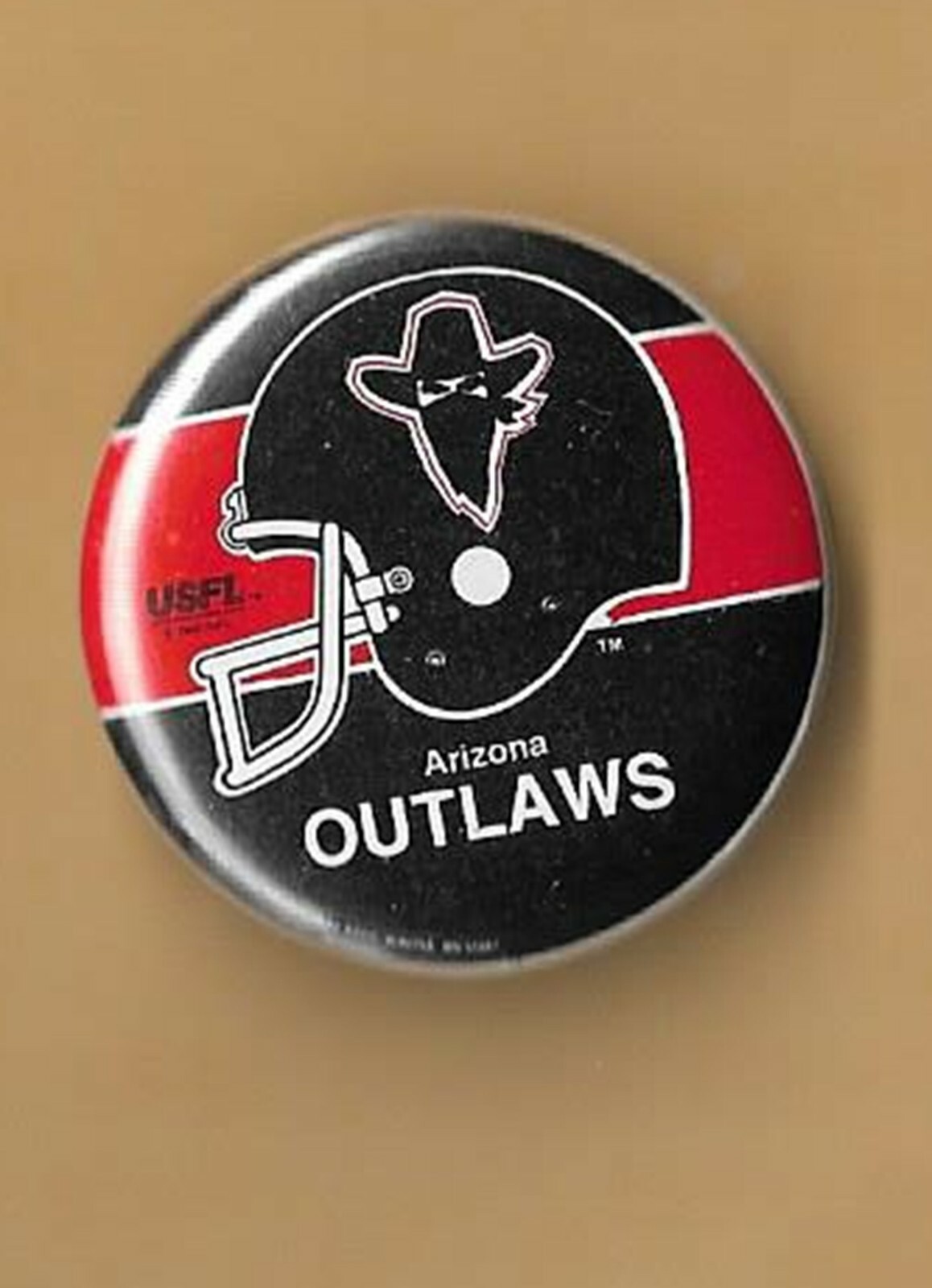 ARIZONA OUTLAWS ~FROM THE ORIGINAL 1984 USFL Licensed Button~Excellent Condition