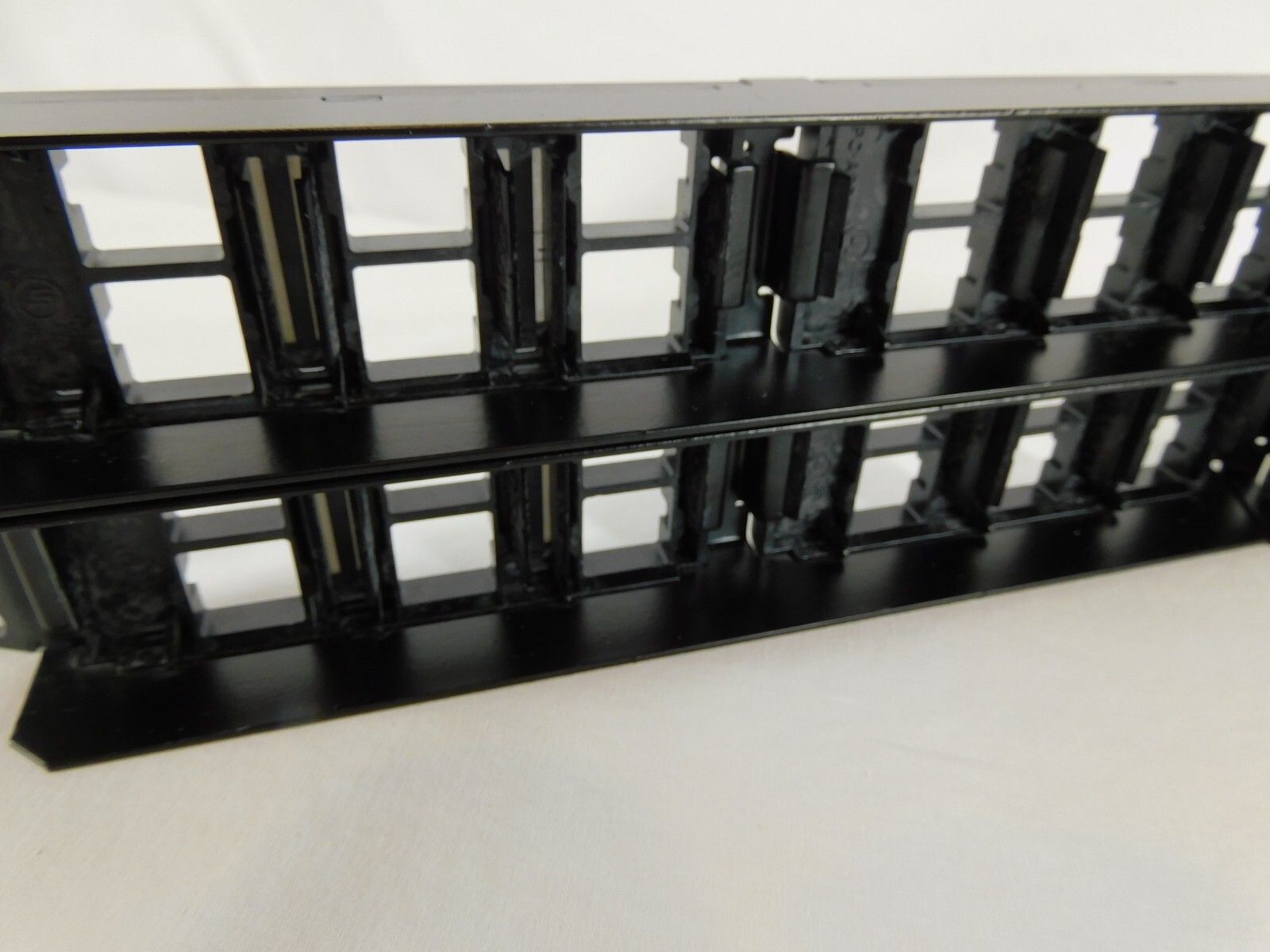 CPPA-UDDM-M-2U-48 760207308 Angled CommScope Patch Panel + Cable Management Bars