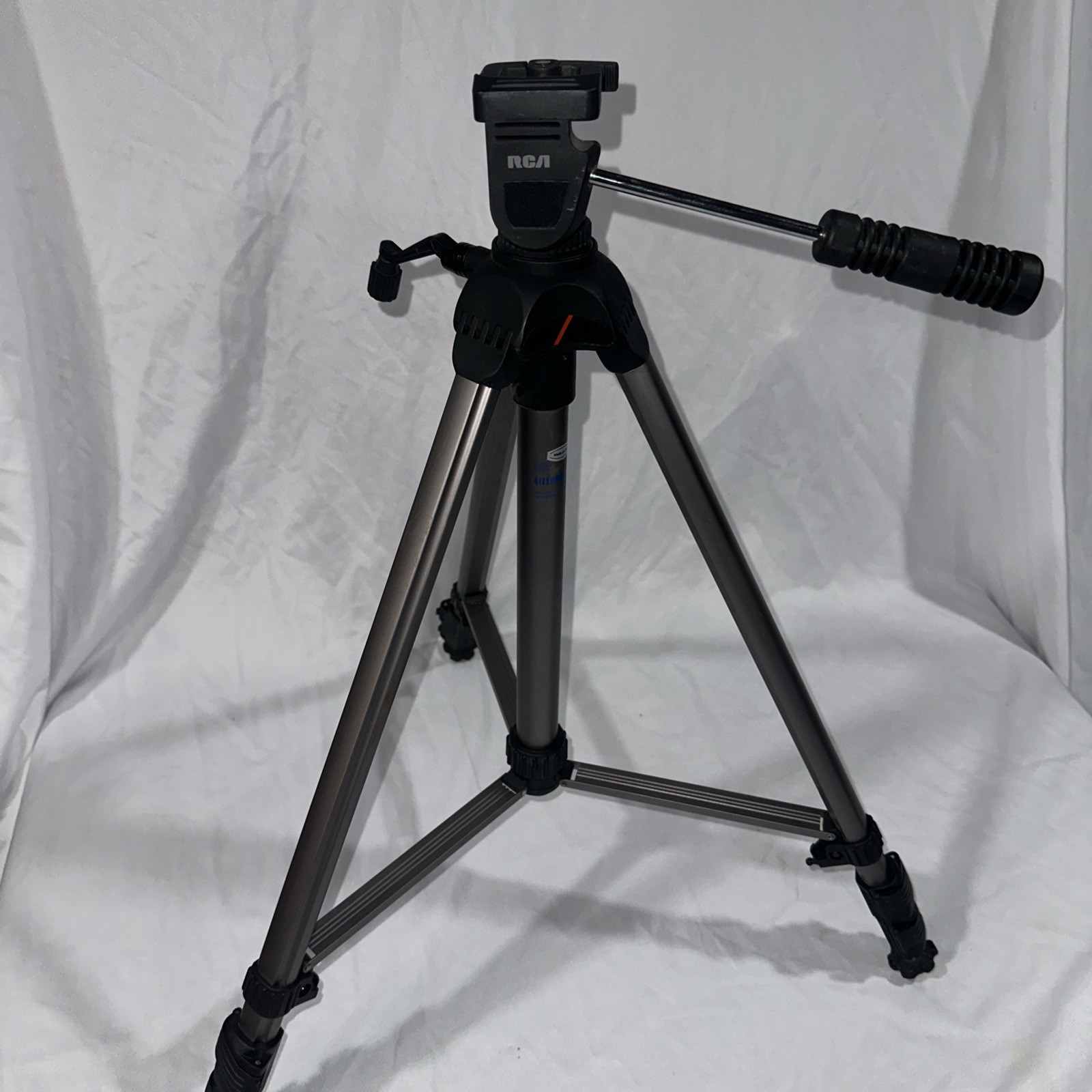 RCA Lightweight Aluminum Tripod Pan Tilt Head (T801313)– No Plate – Works Great