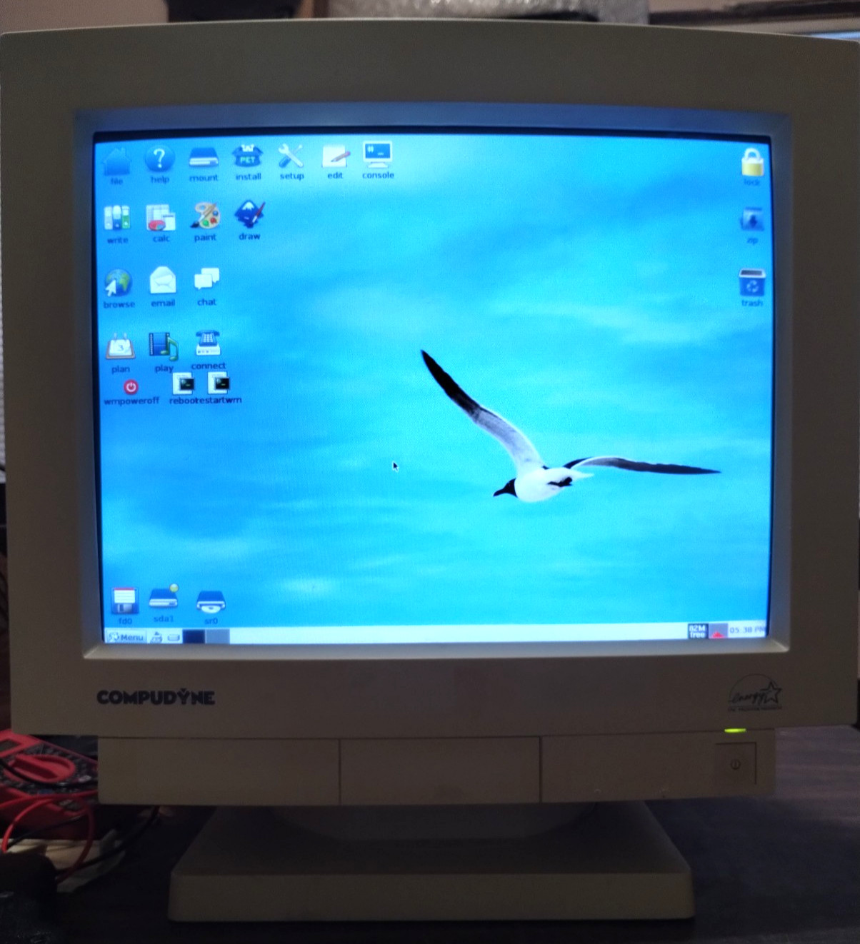 Compudyne Kd-1700v SVGA Monitor Bright Retro Rare with SVGA + BNC connections!