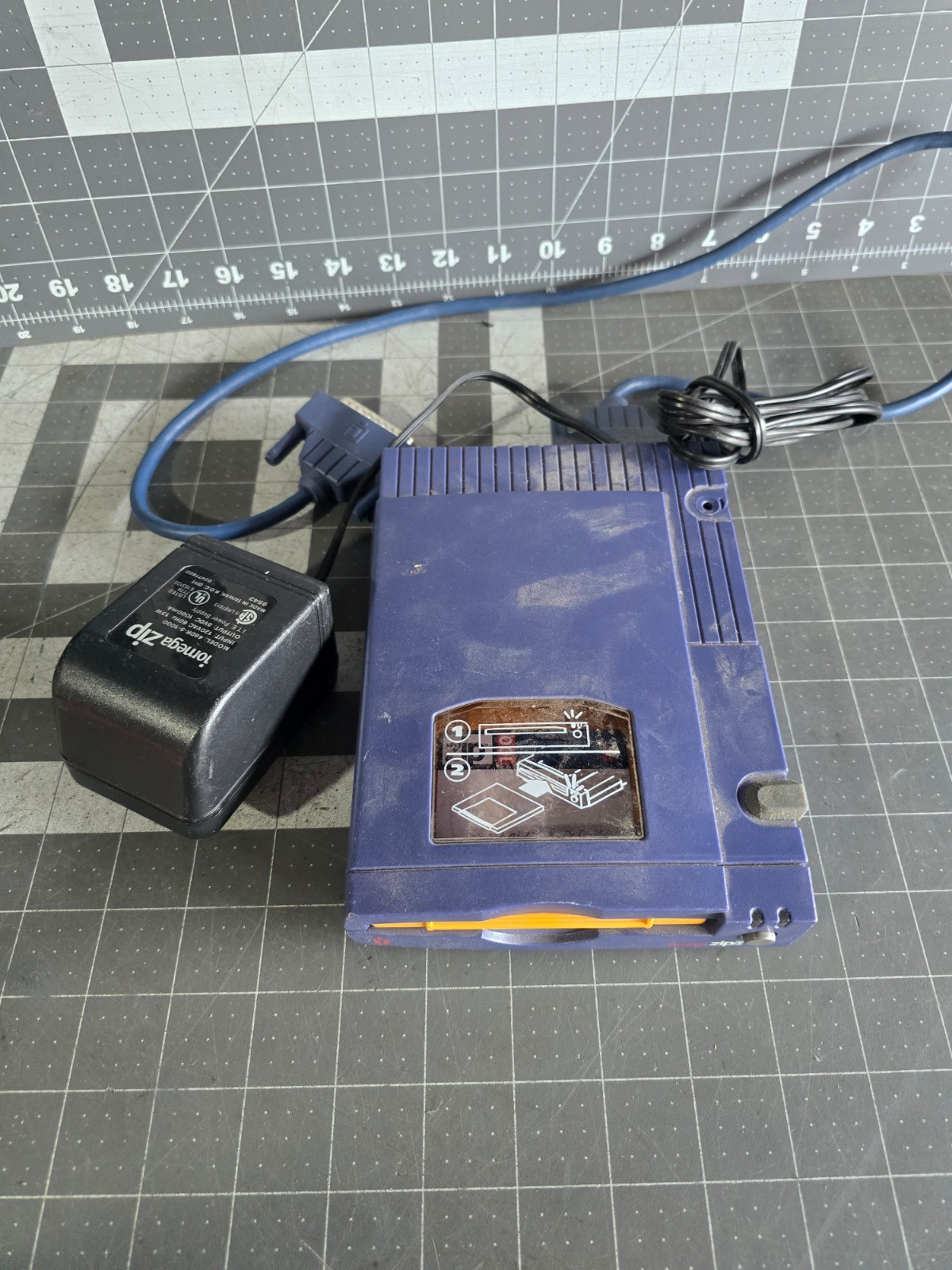 Iomega Zip 100 Parallel Port External Disk Drive Z100P2 - WORKS
