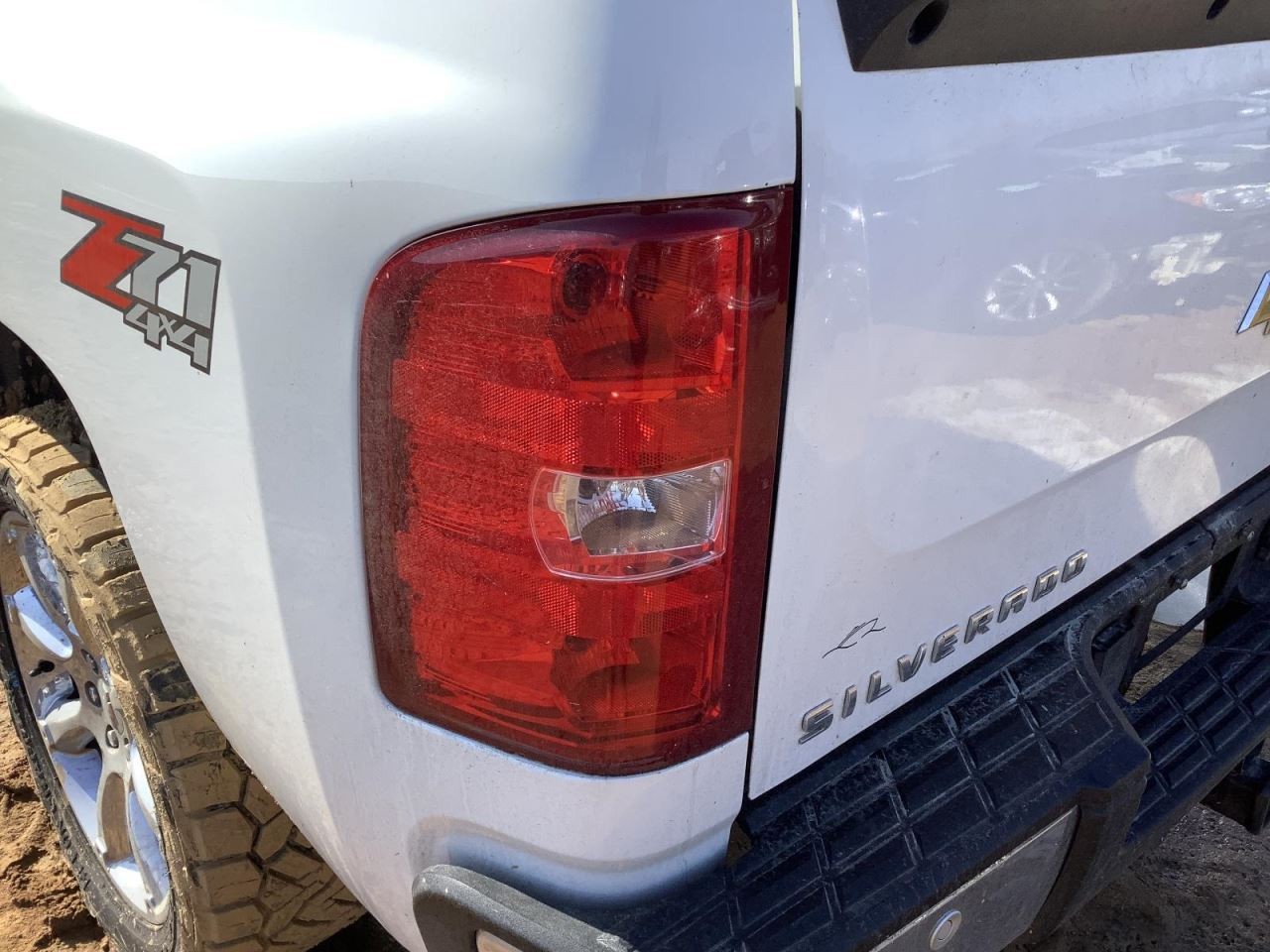 SILVRDO15 2013 Glove Box 4958389