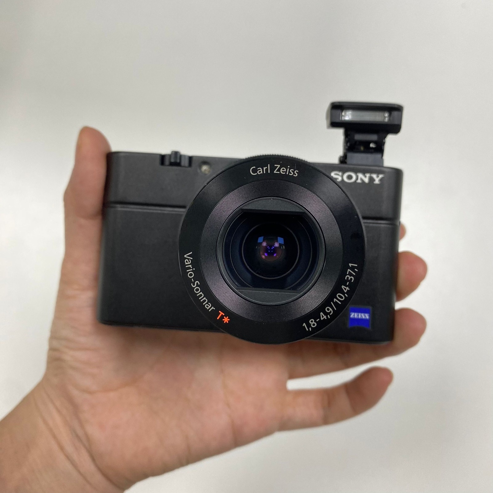 95%New Sony RX100 20.2 MP 3.6 x Compact Digital Camera w/Charger & Card&Battery