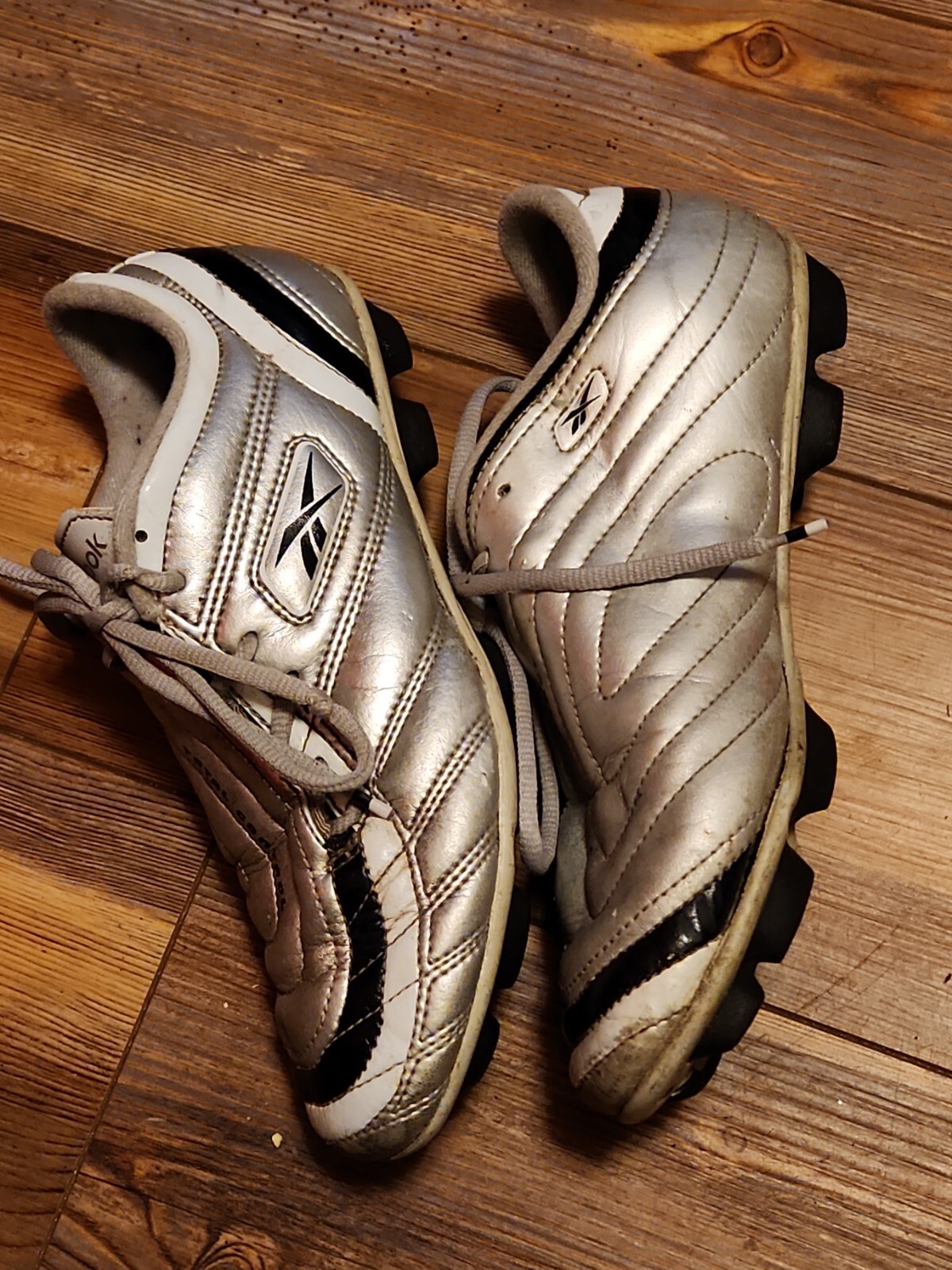 Reebok Total Control soccer cleats silver size 6