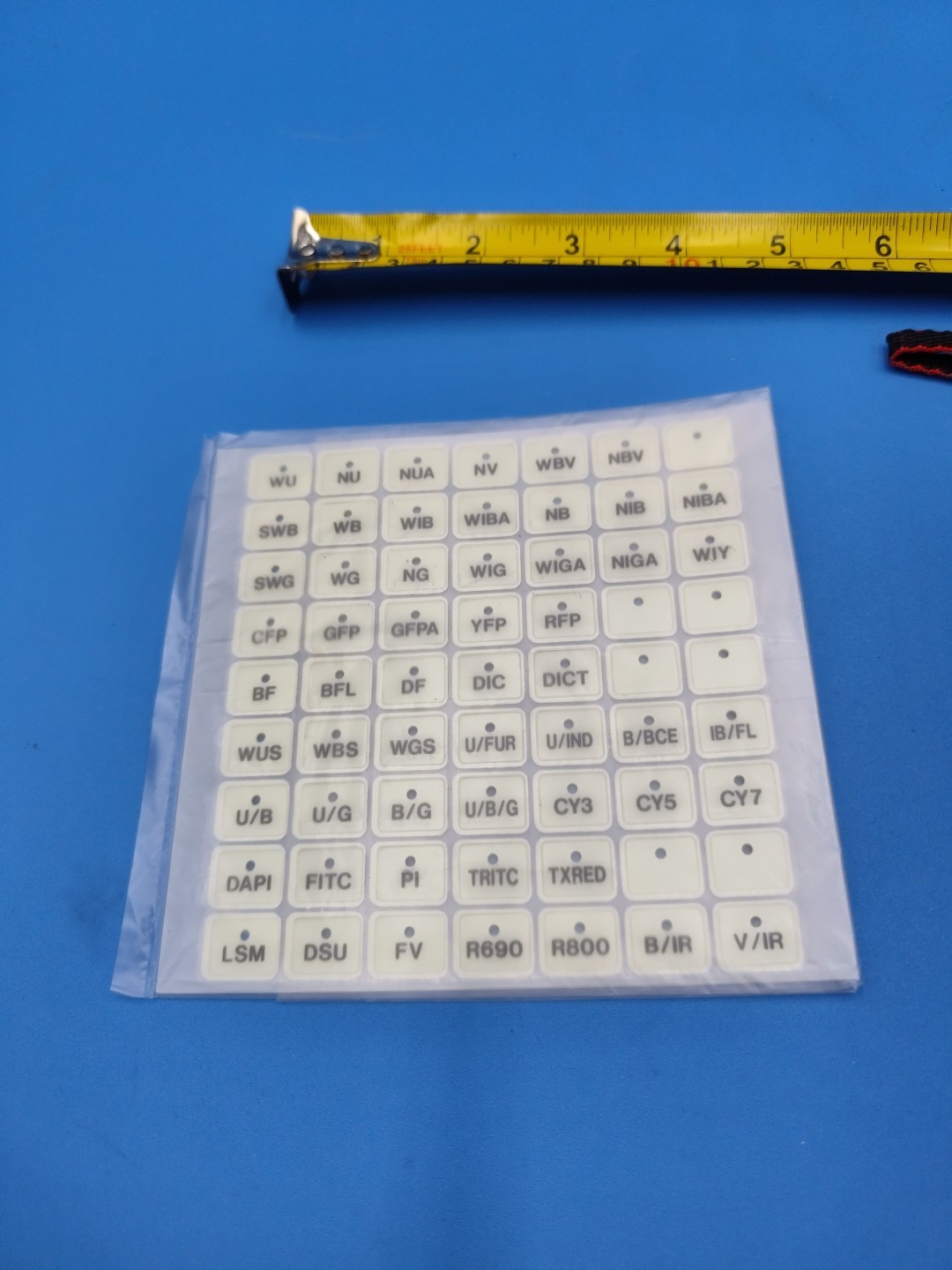 adhesive identification labels for fluorescence microscopy