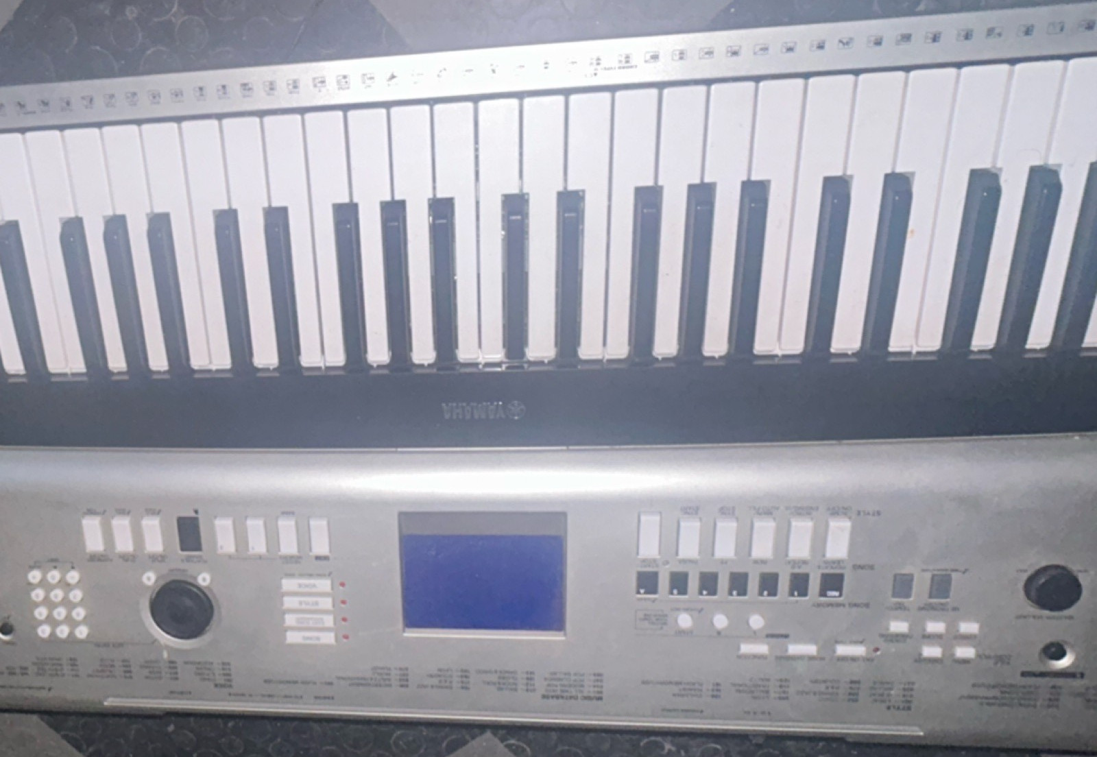 Yamaha PSR-540 76-Key Electronic Keyboard Silver Built-In Speakers Power Cable