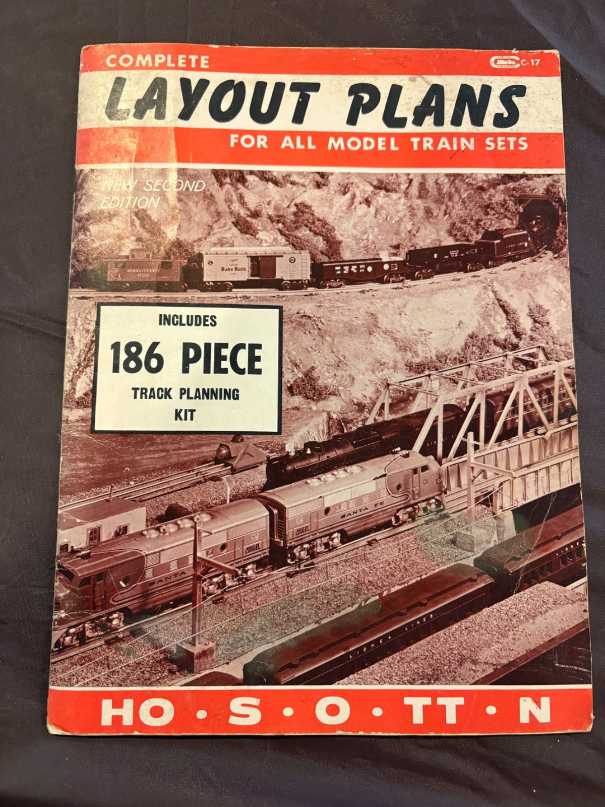 Complete Layout Plans for All Model Train Sets Paperback Book