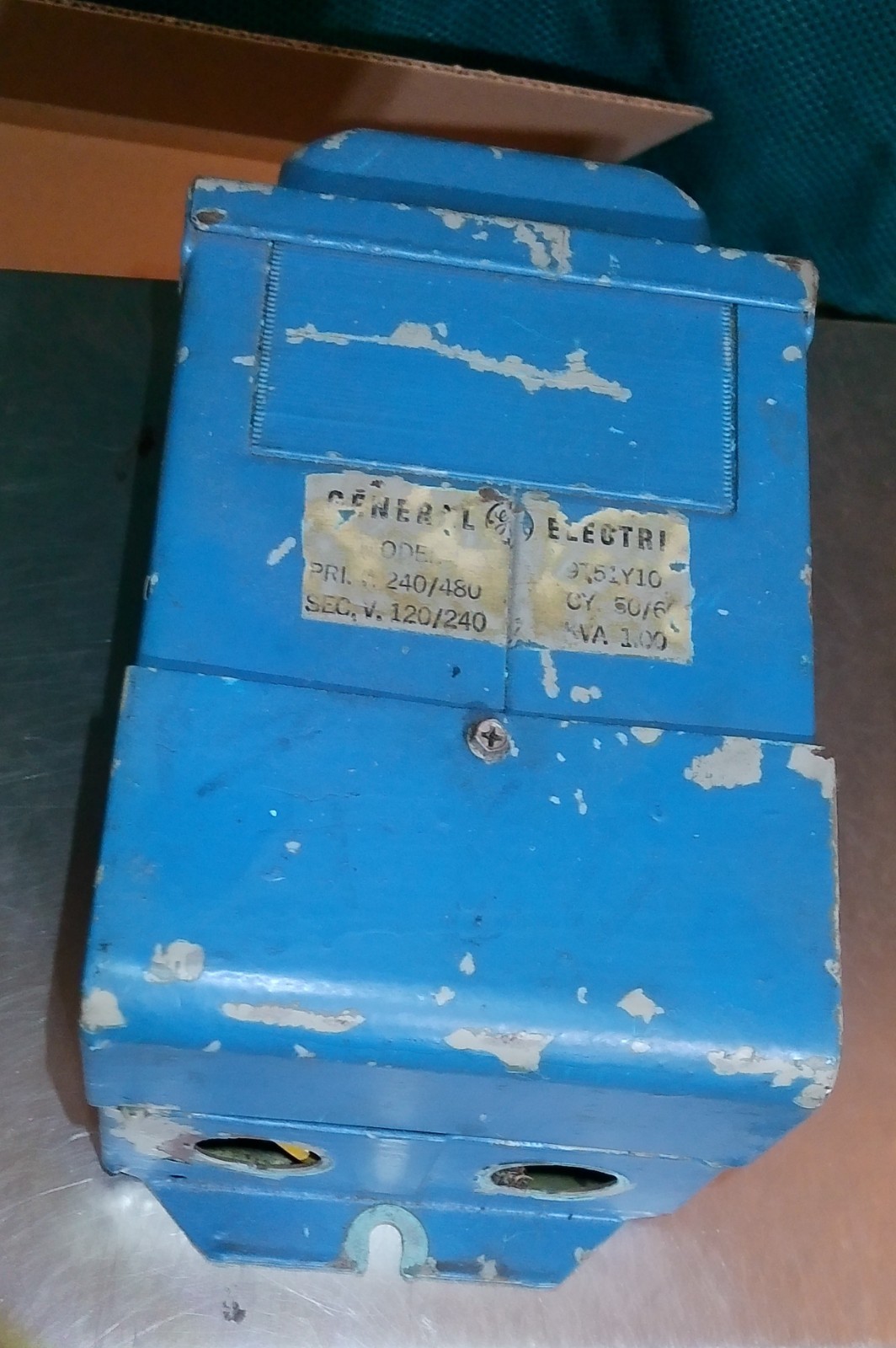 ENCLOSED GE TRANSFORMER #915Y10, PRIM:240/450V, SEC:120/240, KVA 1.00