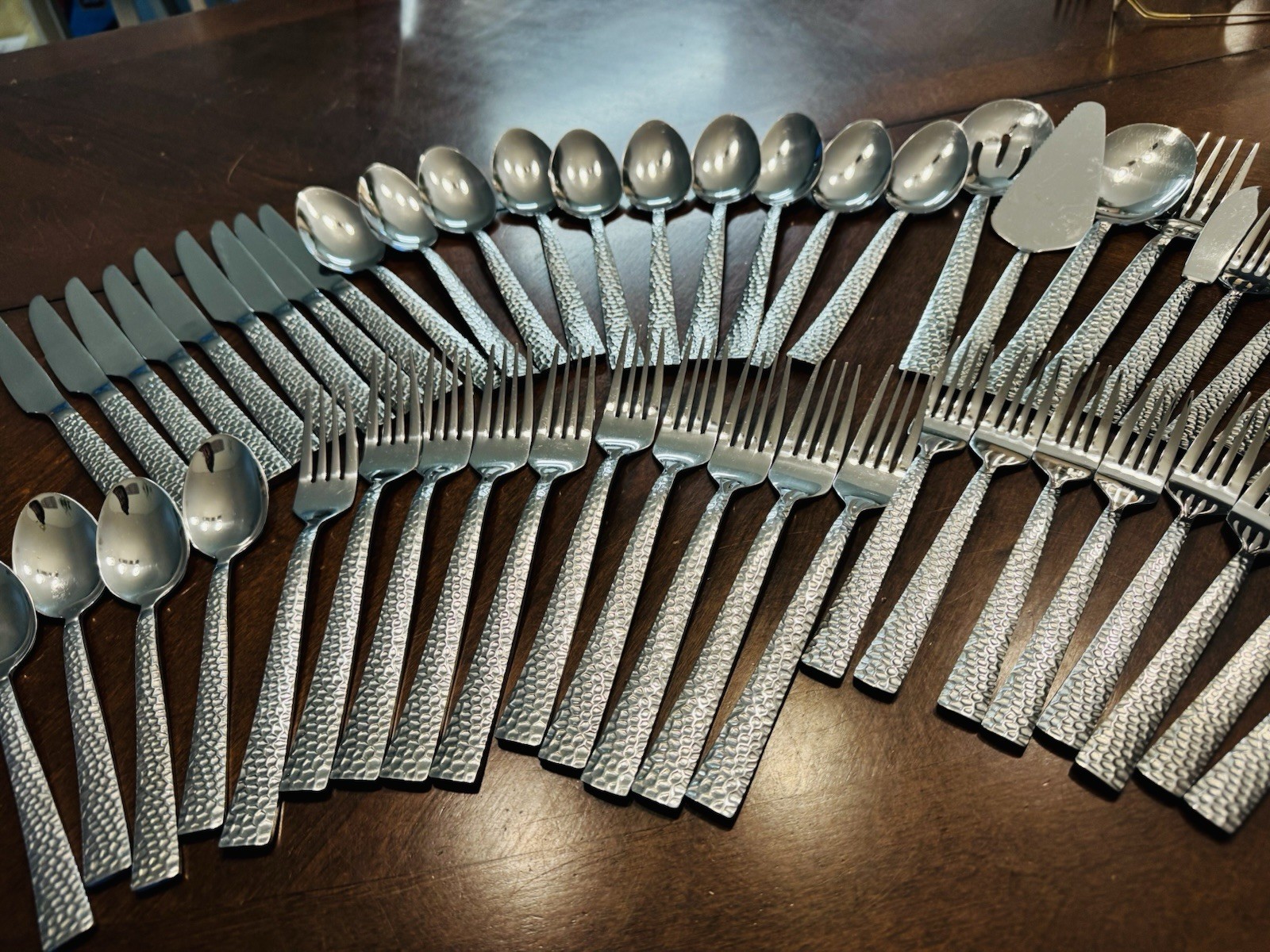 50 PCS Elyon Crown Hammered Reflective Silver Flatware Hi Quality Stainless SET