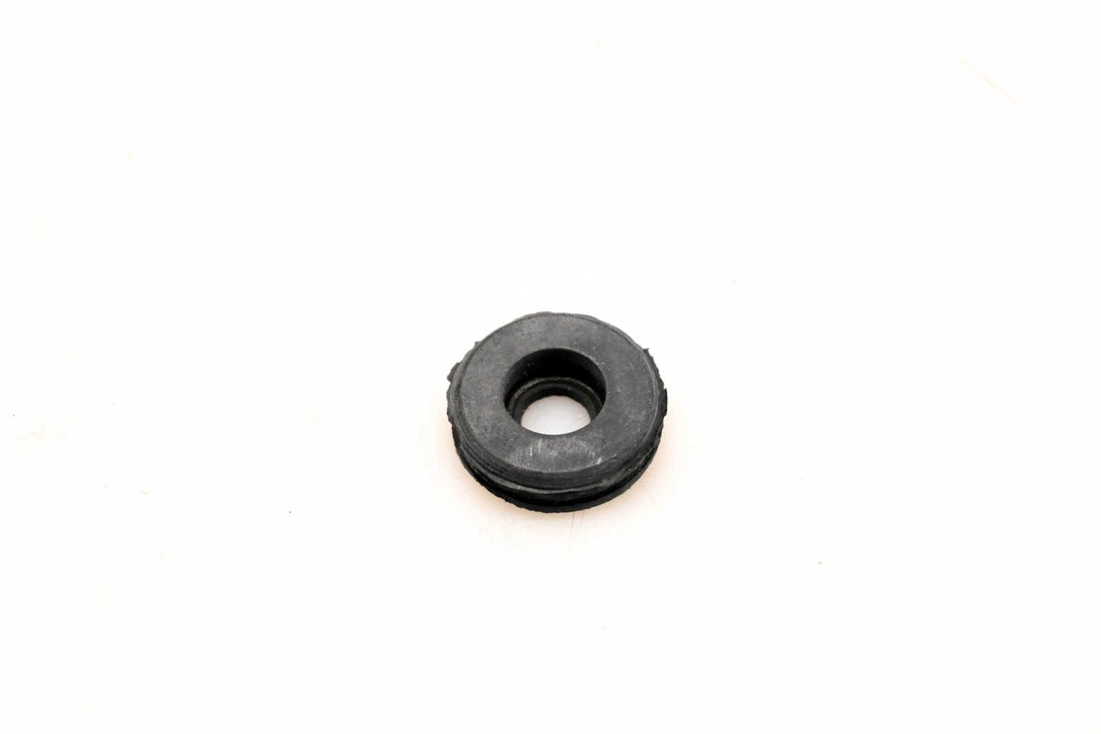 Mack 4103-7703073116, 7703073116 Renault Grommet NOS