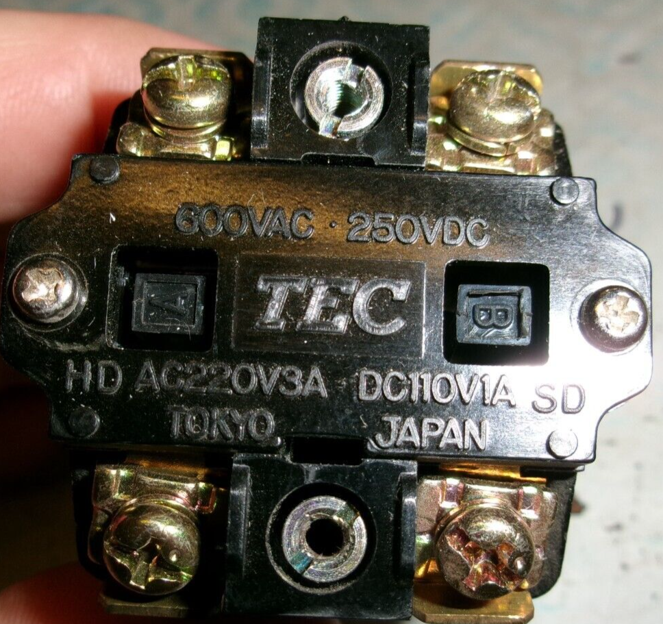 TEC SS-42-11 SELECTOR SWITCH 600VAC 250VDC (DR2E1)