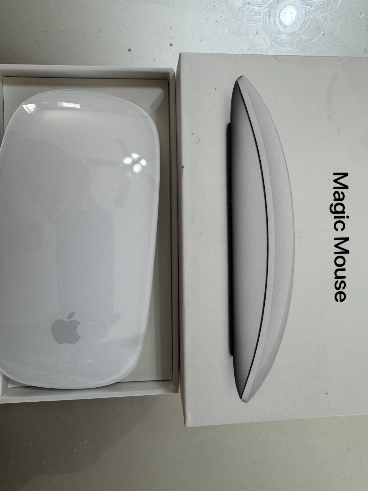 Apple Magic Mouse Multi-Touch Surface lightning CHARGING PORT MK2E3AM/A