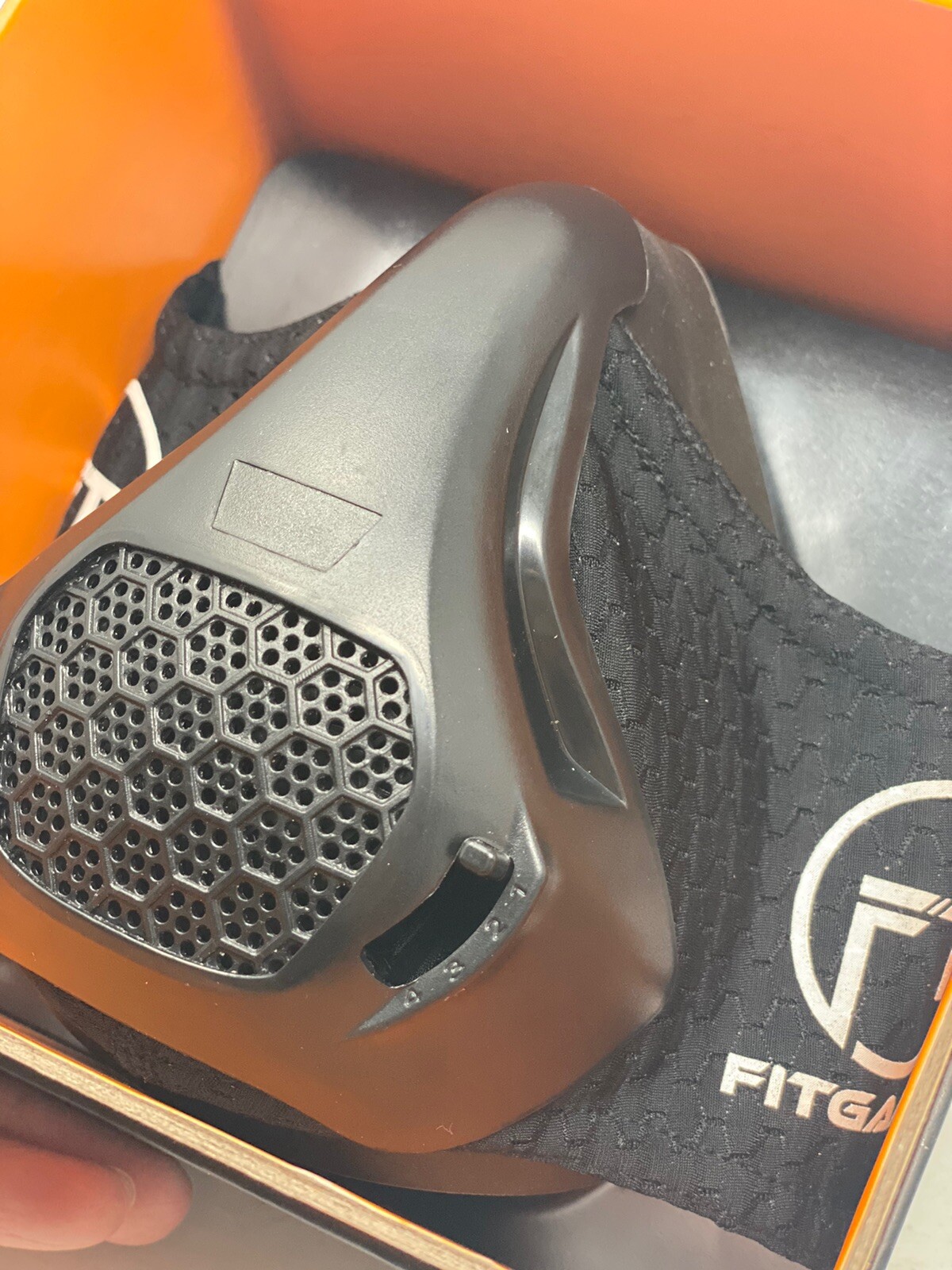 FITGAME FITNESS TRAINING MASK 24 RESISTANCE LEVELS w/ WRIST BAND