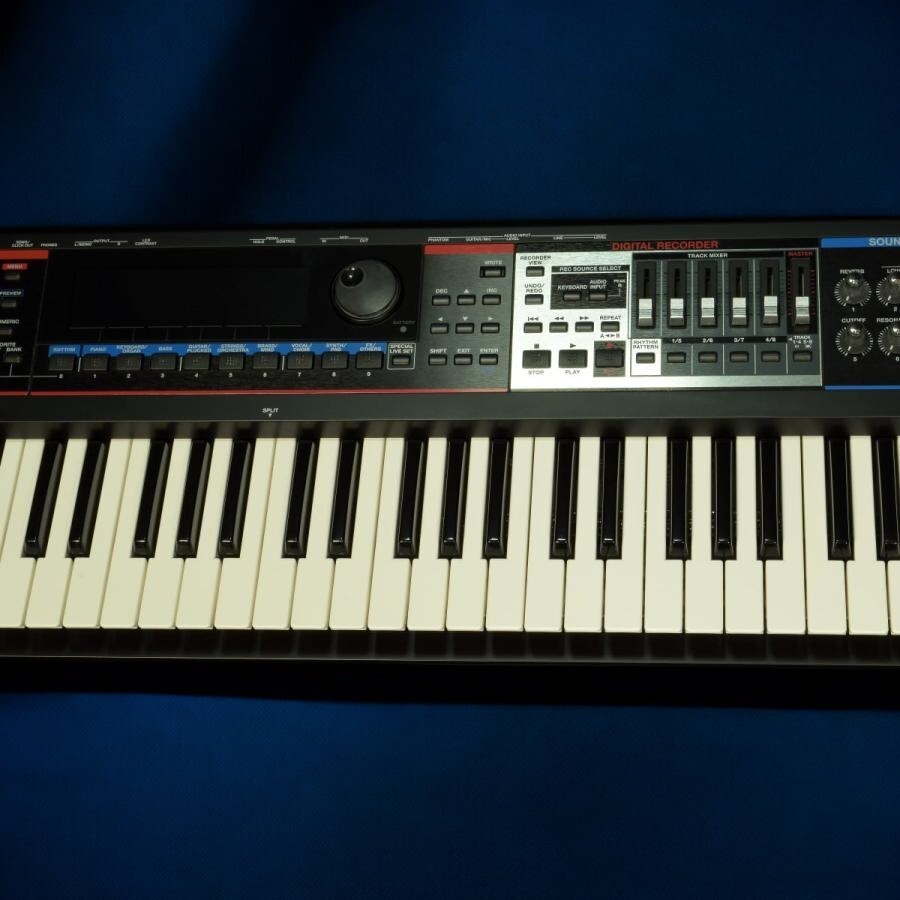 ROLAND JUNO GI Mobile Keyboard Synthesizer Tested/working