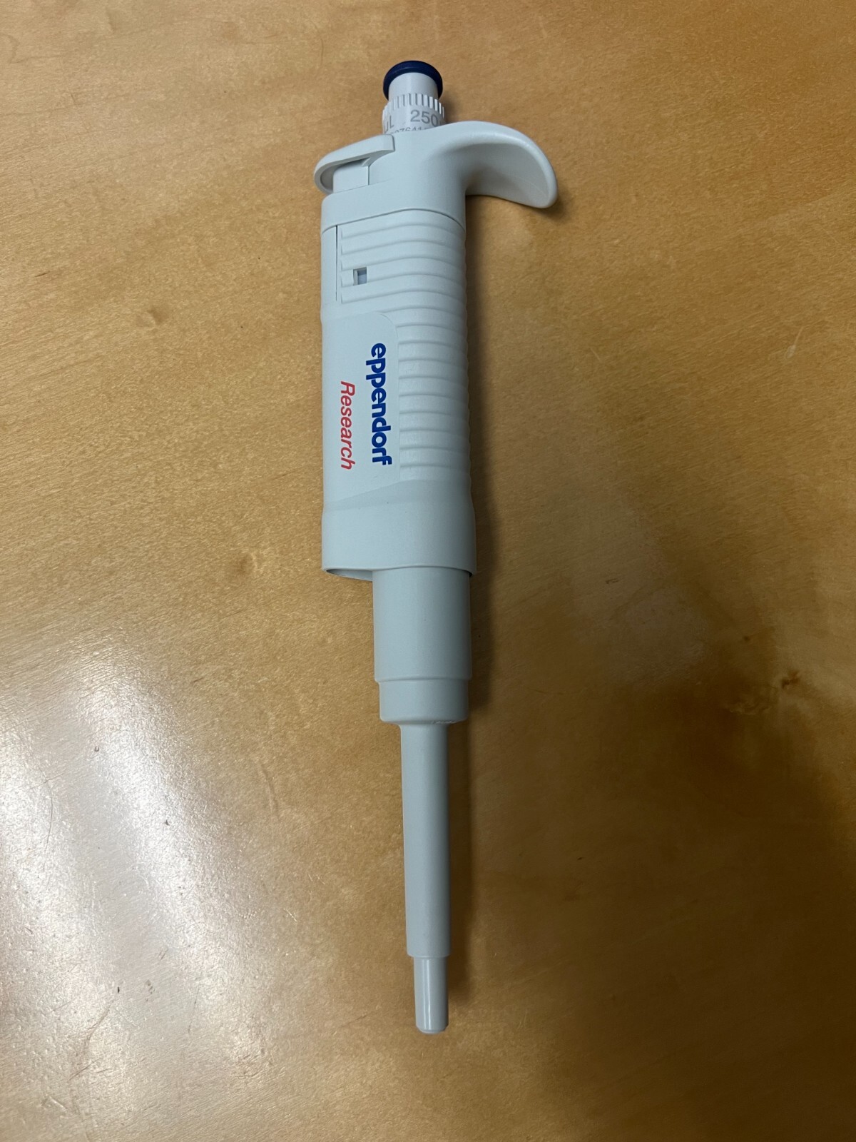 NEW Eppendorf Research Pipette Single Channel Fixed Volume Pipettor 250 uL