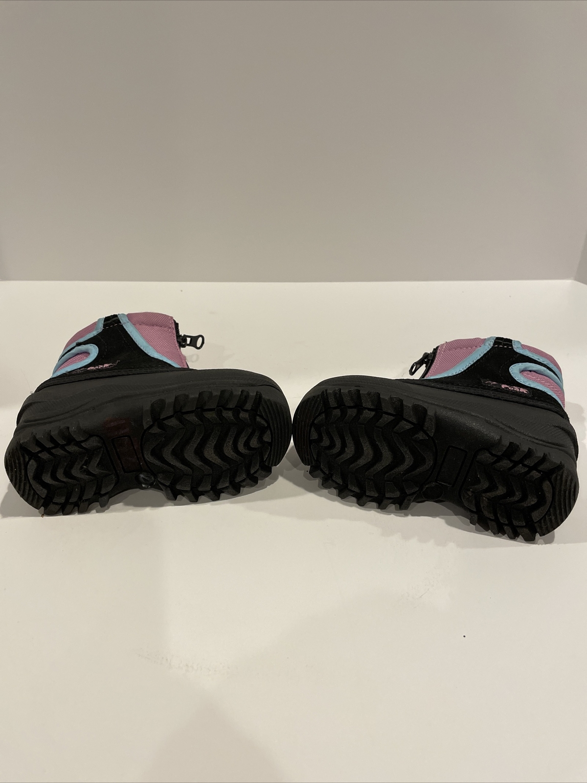 Kids Snow Boots, Fully lined Waterproof. Black / PINK. Size 5/6