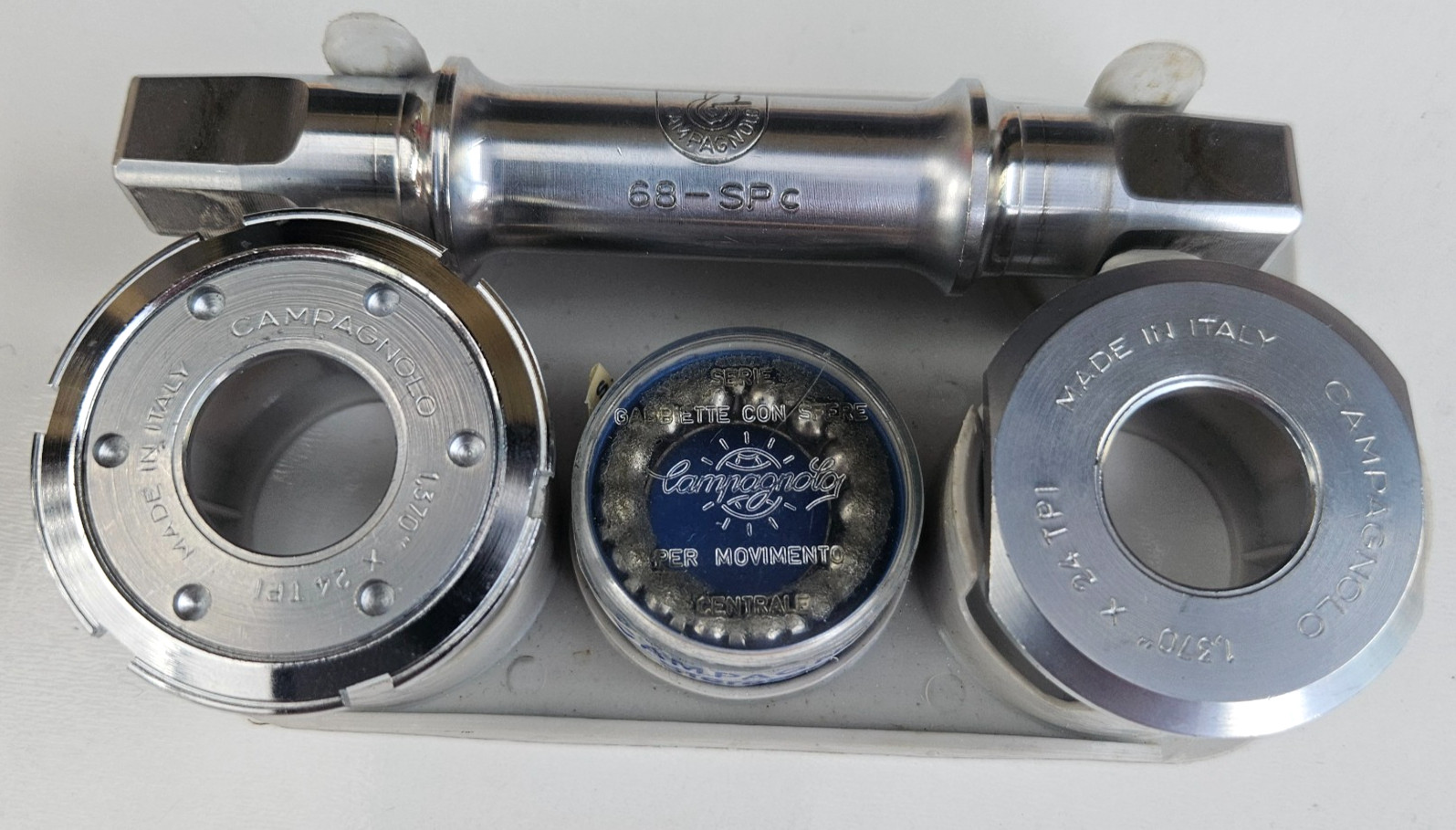 Campagnolo C-Record/Pista Bottom Bracket,  English--1.37 x 24, 110mm Axle,  VGC