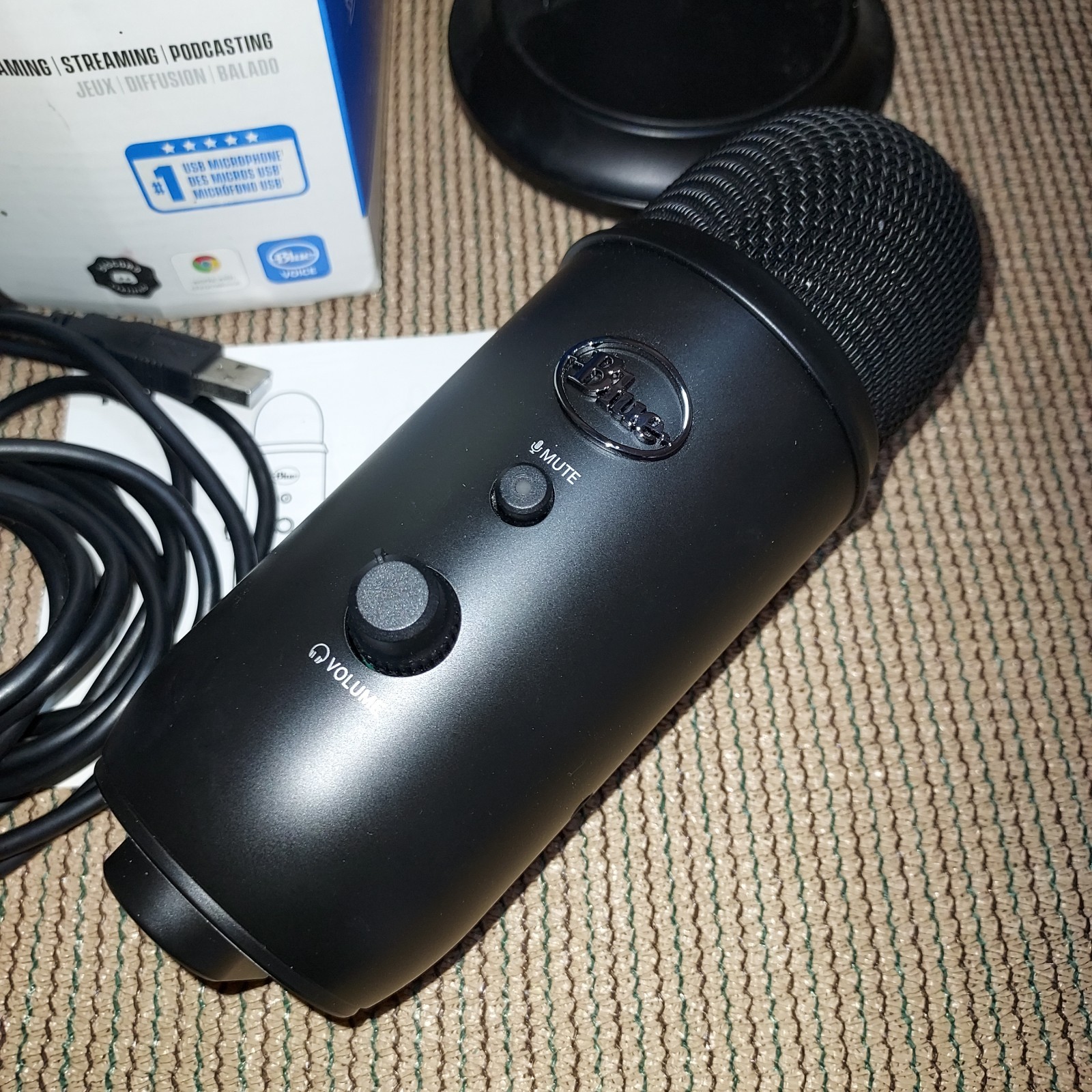 (USED) LOGITECH BLUE YETI USB MICROPHONE BIDIRECTIONAL - READ