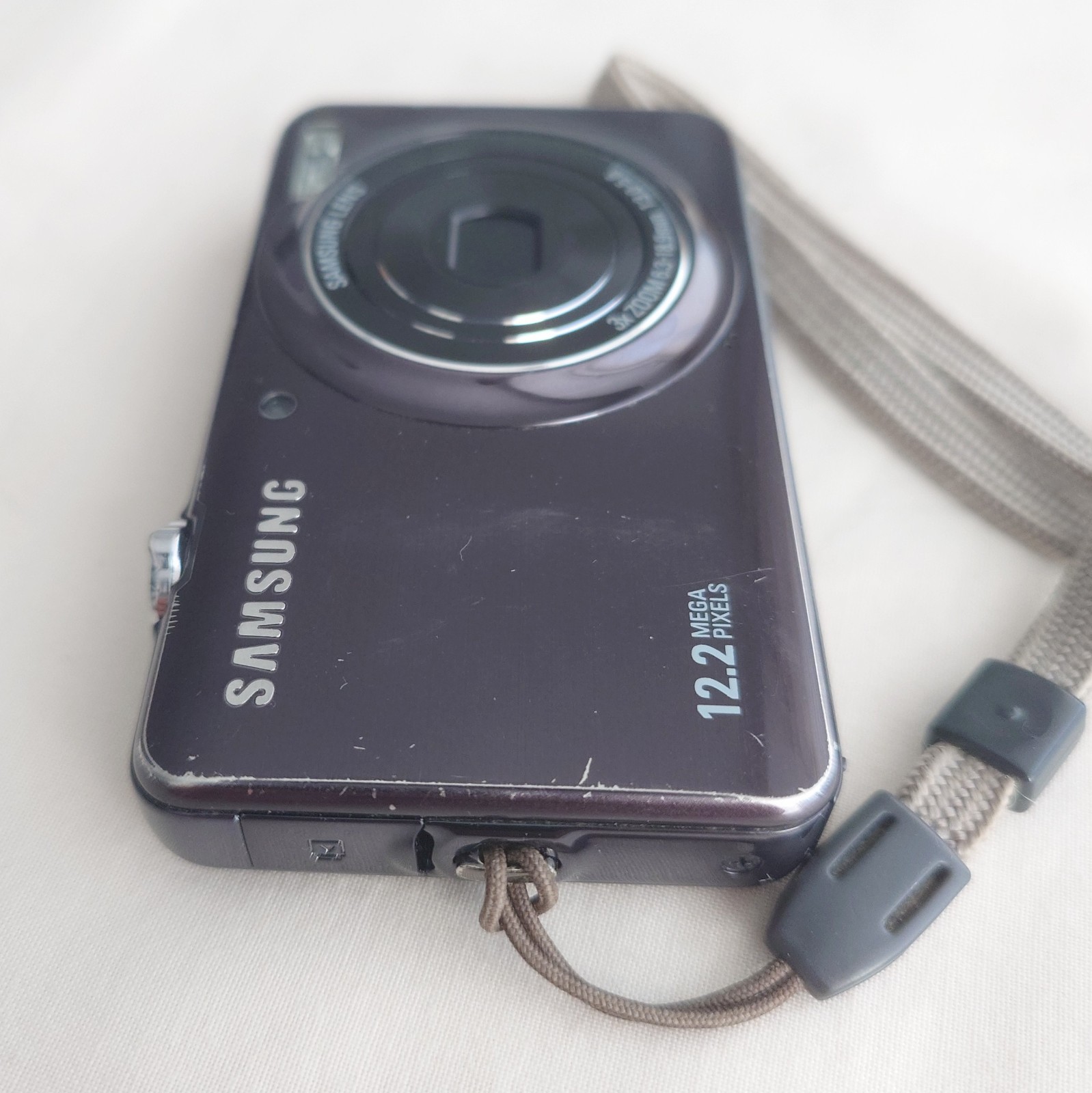 Samsung ST50 12.2MP Digital Compact Camera, With Charging Cable - Working Order