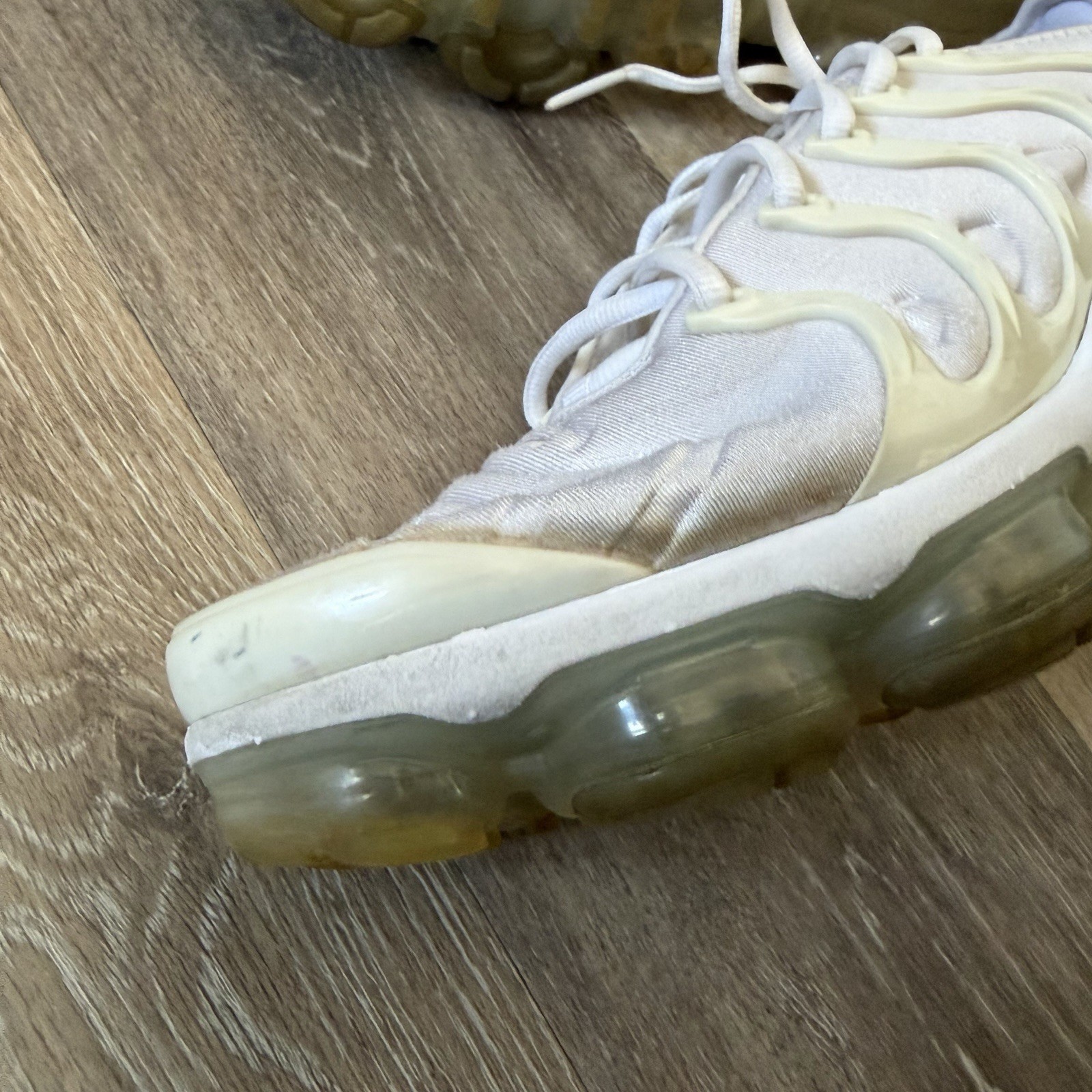 Nike Air Vapormax Plus Shoes Mens Size 9.5 Running 924453-100 Sneakers