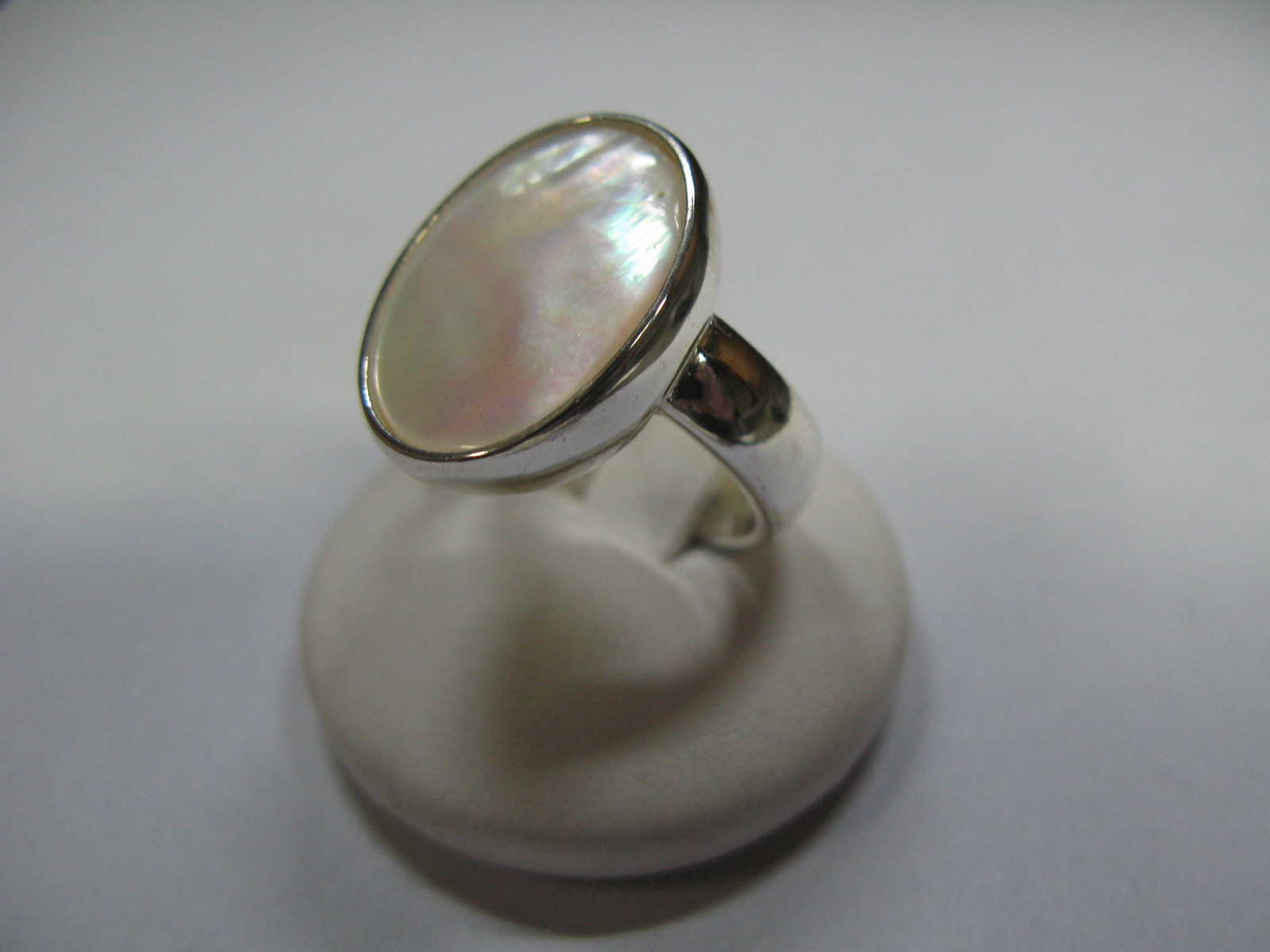 MENS OVAL MOTHER OF PEARL RING MADE OF 925 SILVER HANDMADE