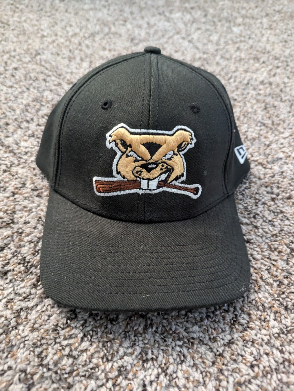 New Era Beaver Bat Patch Performance Fitted Cap - Black - Size Medium Large