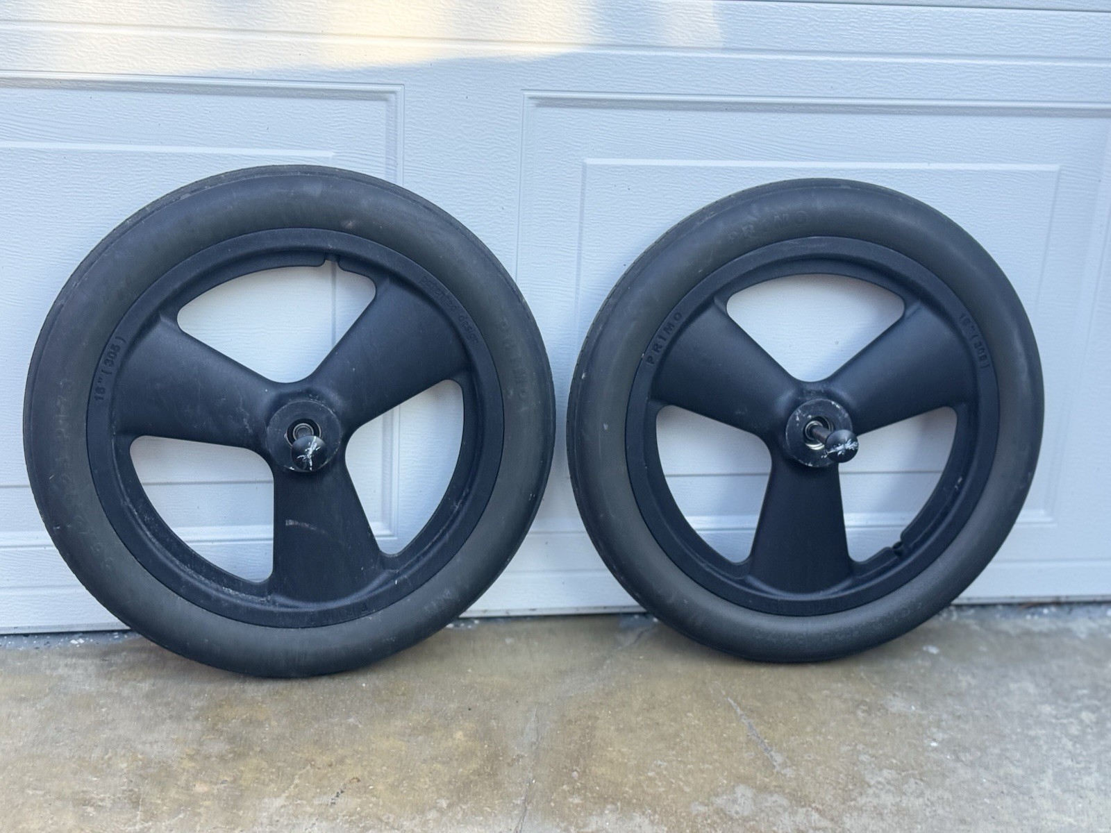 Primo Wheelchair Wheels W/ Axle Pins KI Mobility Focus CR - 16" X 2.125" - P173