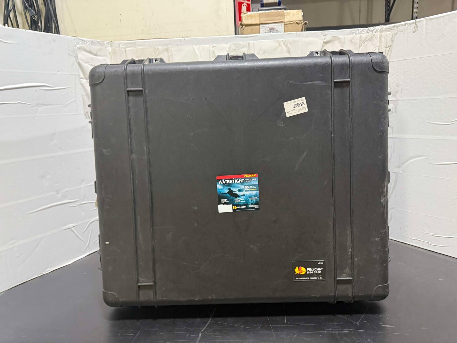 Pelican 1690 Protector Rolling Transport Wheeled Waterproof Hard Case w handle