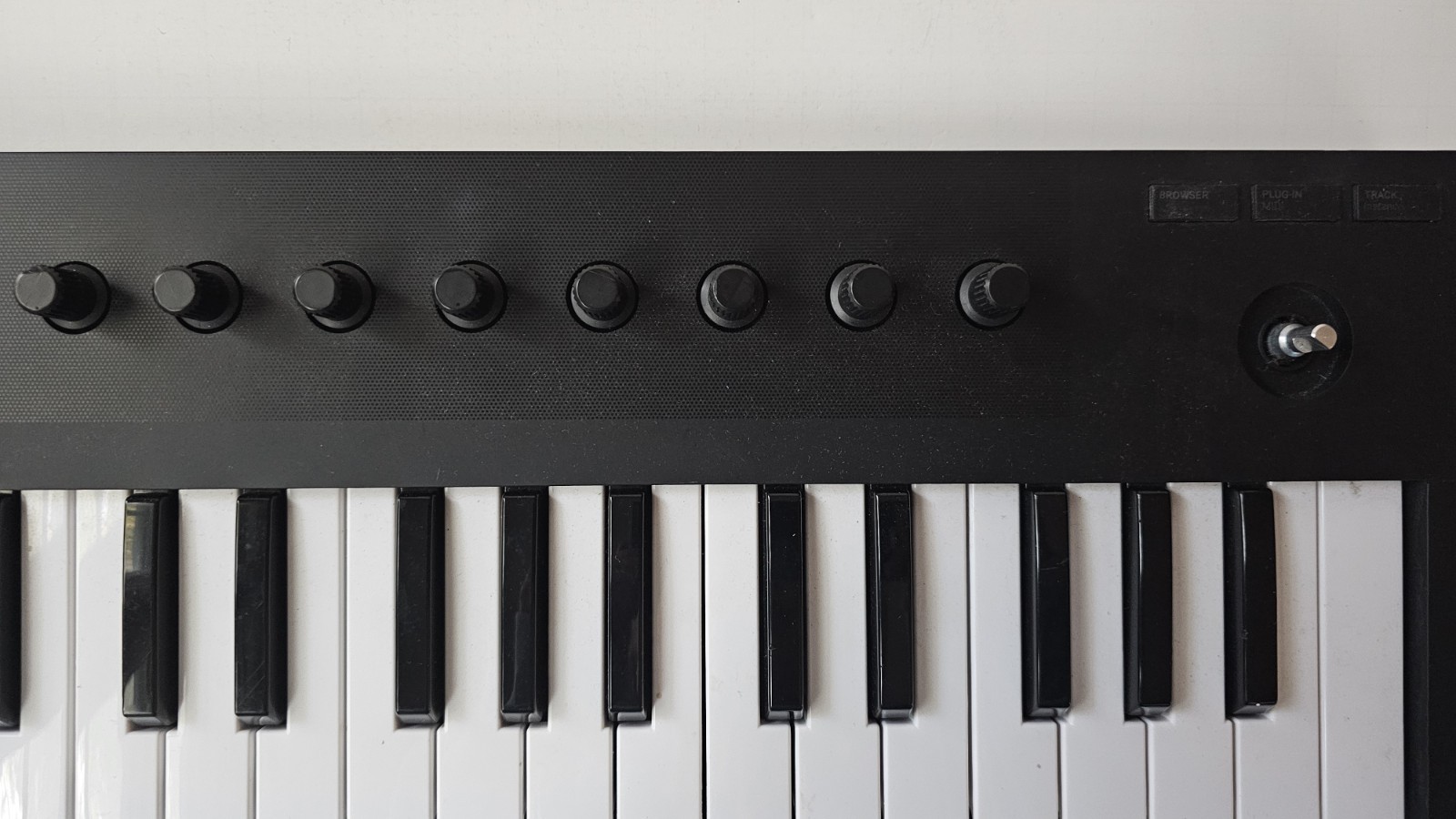 Native Instruments Komplete Kontrol M32 Controller Keyboard( For Parts )