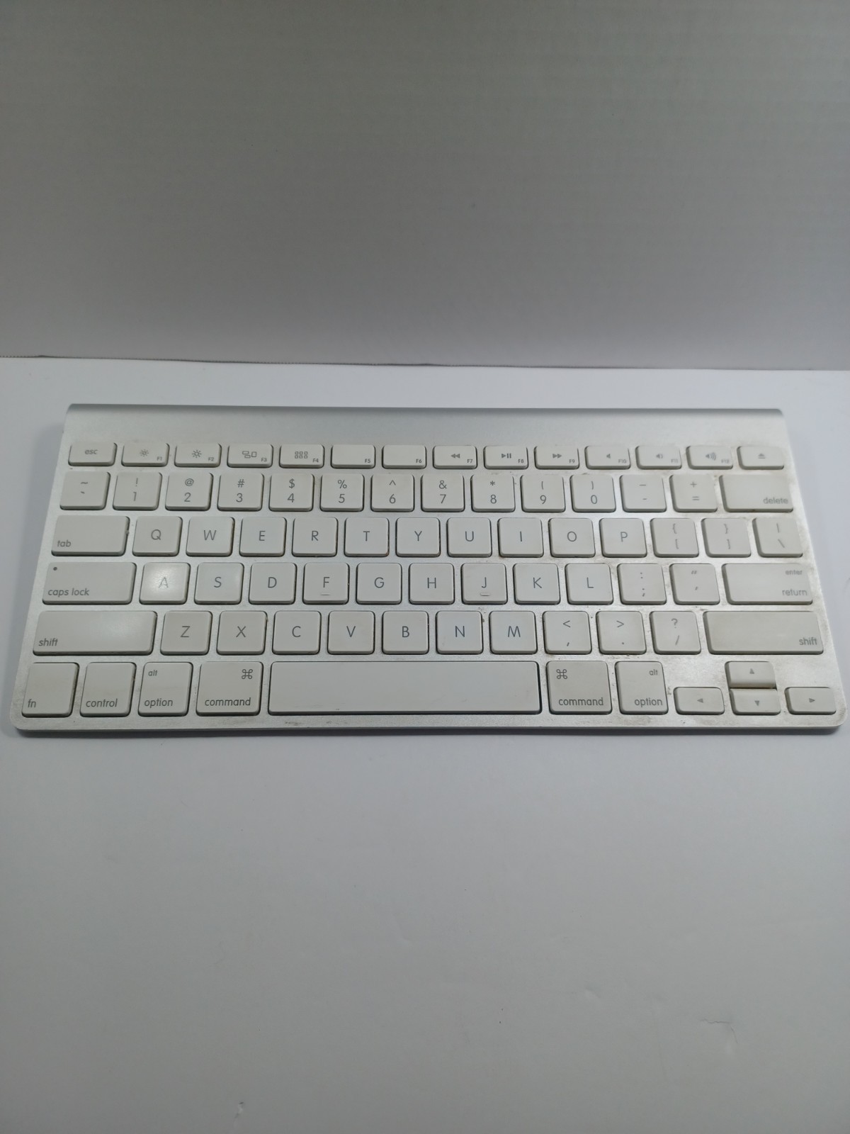 Apple White Wireless Bluetooth Keyboard with Aluminum Metal Base