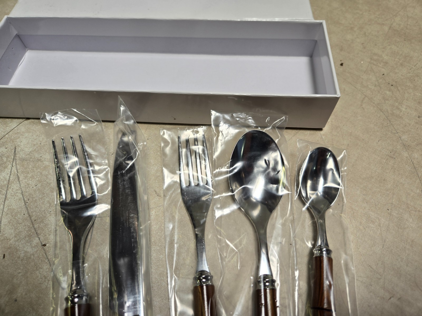 Capdeco Byblos 5 piece Place Setting Beechwood New open box