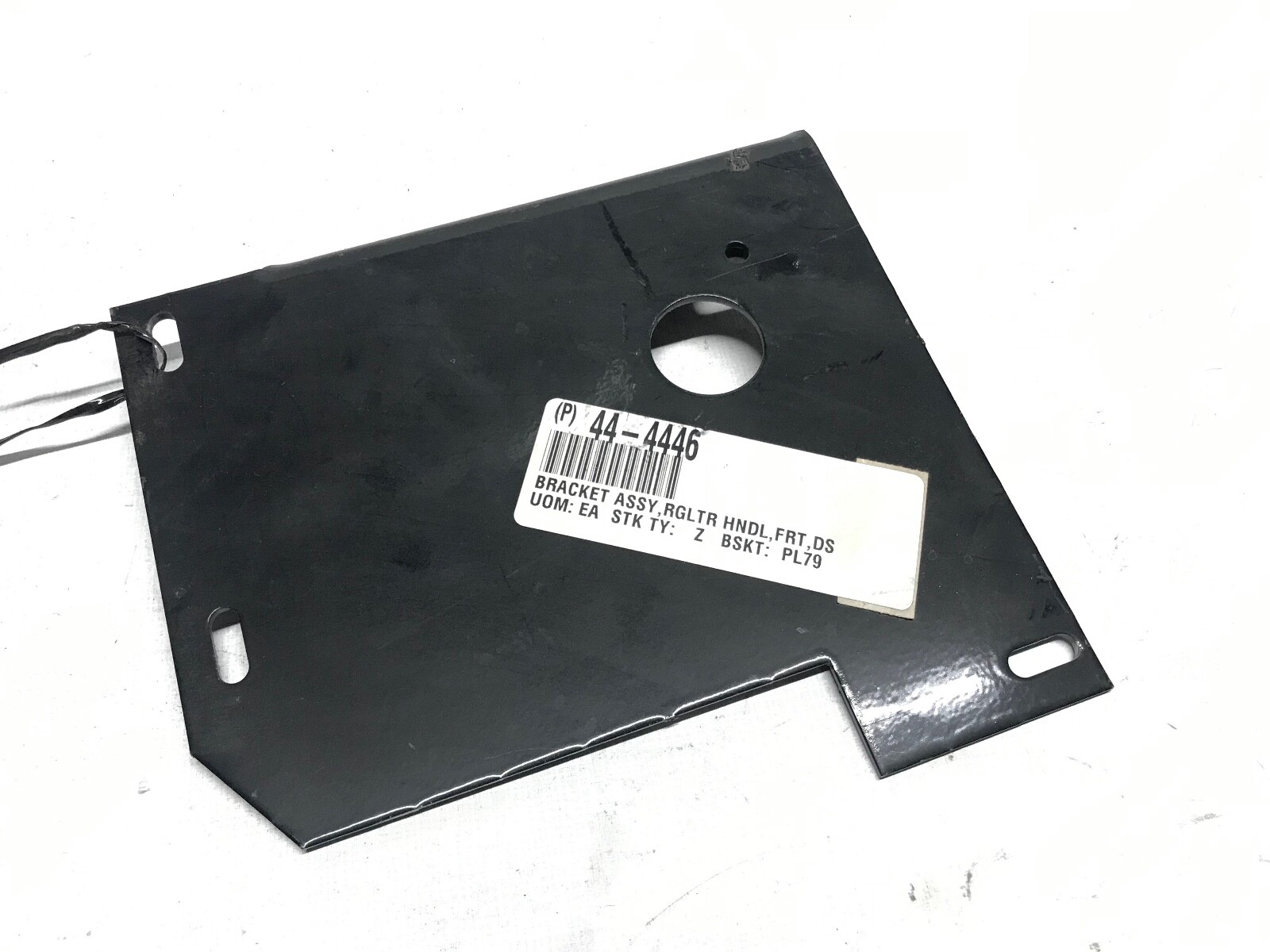 BRACKET ASSY RGLTR HNDL, FRT, PL79 P/N 44-4446