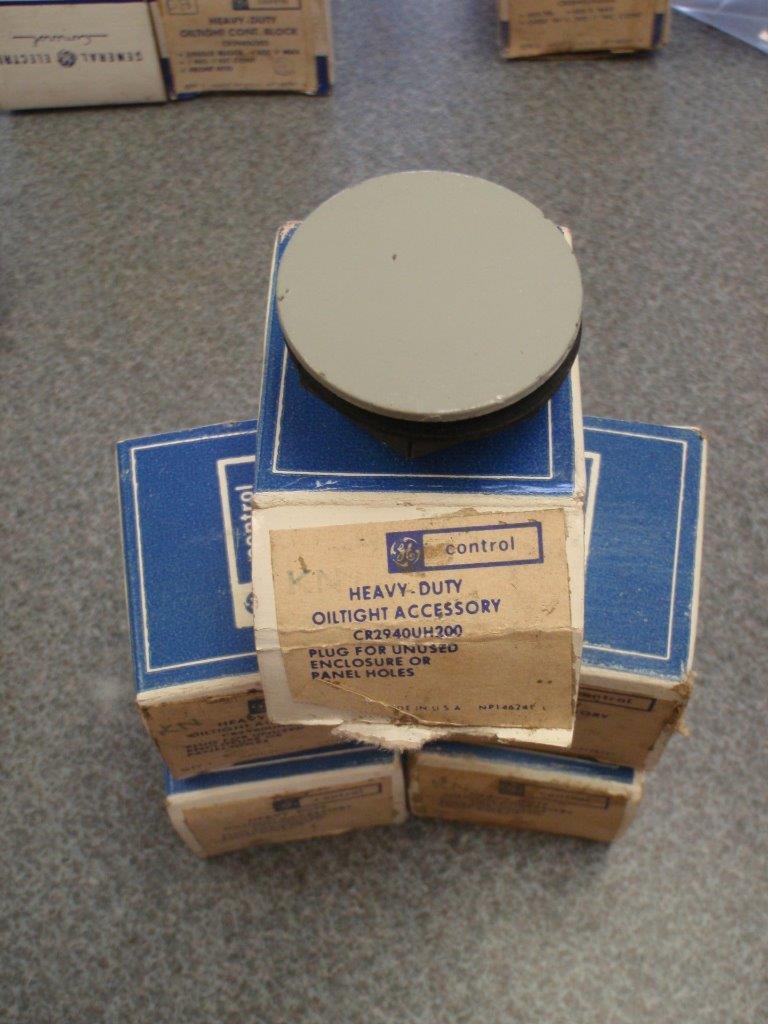 Lot of 5 - GE General Electric CR2940UH200 Plug for Unused Enclosure Holes *NEW*