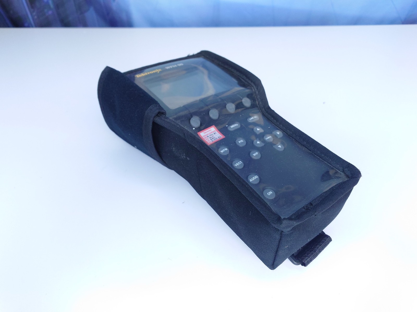 TEKTRONIX WFM 90 HANDHELD WAVEFORM MONITOR