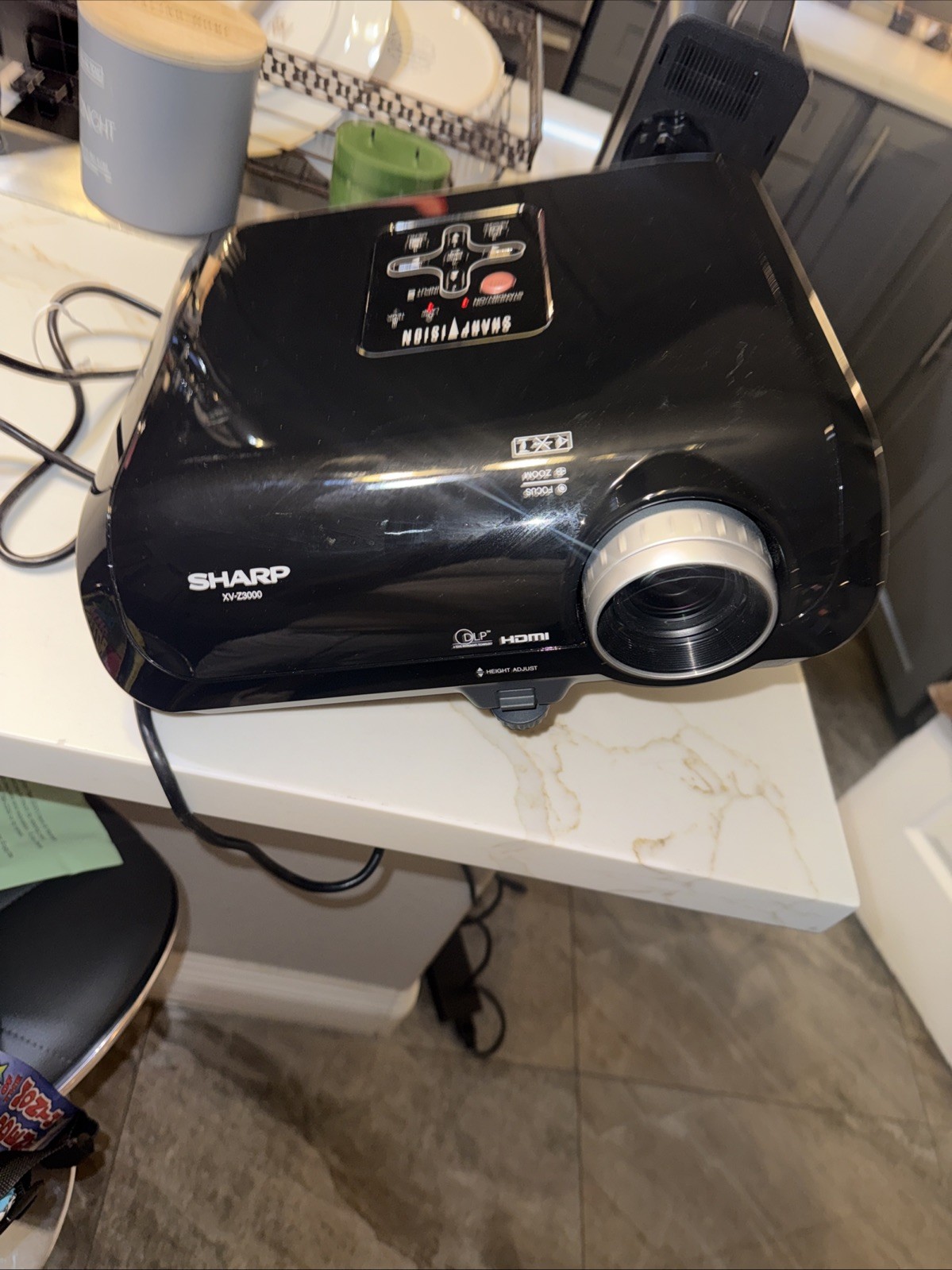 Sharp XV-Z3000U - DLP HDMI Projector  Need New Lamp  - READ DESCRIPTION