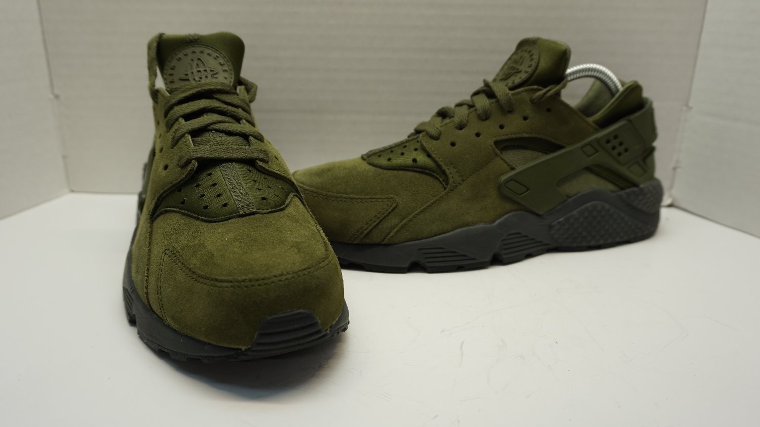 Nike Air Huarache Men's Size 9 Olive Green Cargo Khaki Suede Sneakers 852628-301