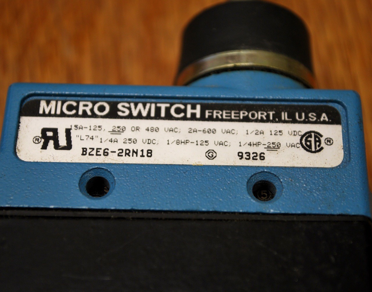 MicroSwitch BZEG-2RN18 Limit Switch - USED