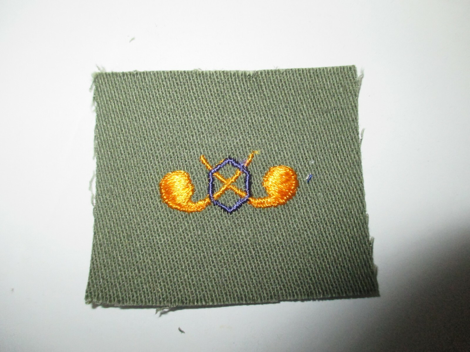 e0474 US Army Vietnam Cloth Branch Emblem Chemical Corps Officer Gold Var IR15F