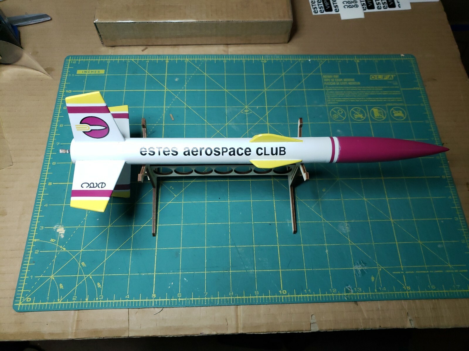 Estes Aerospace Club Viper model rocket kit #820 with laser-cut parts