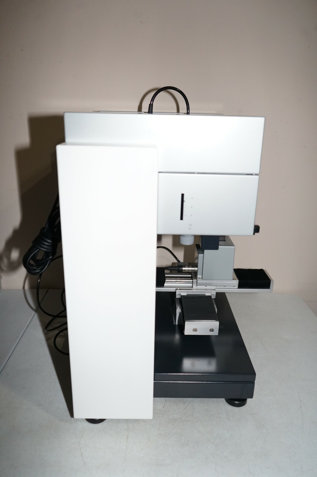 ^ Kruss DSA 100 Drop Shape Analyzer