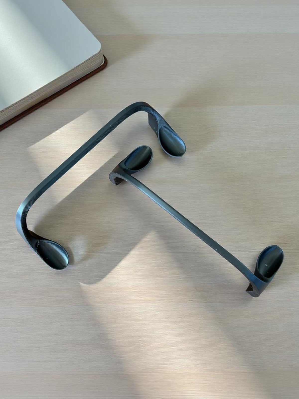 Invisible Xbox Controller Stand (2-Pack) – for Xbox One / Series X / S Black