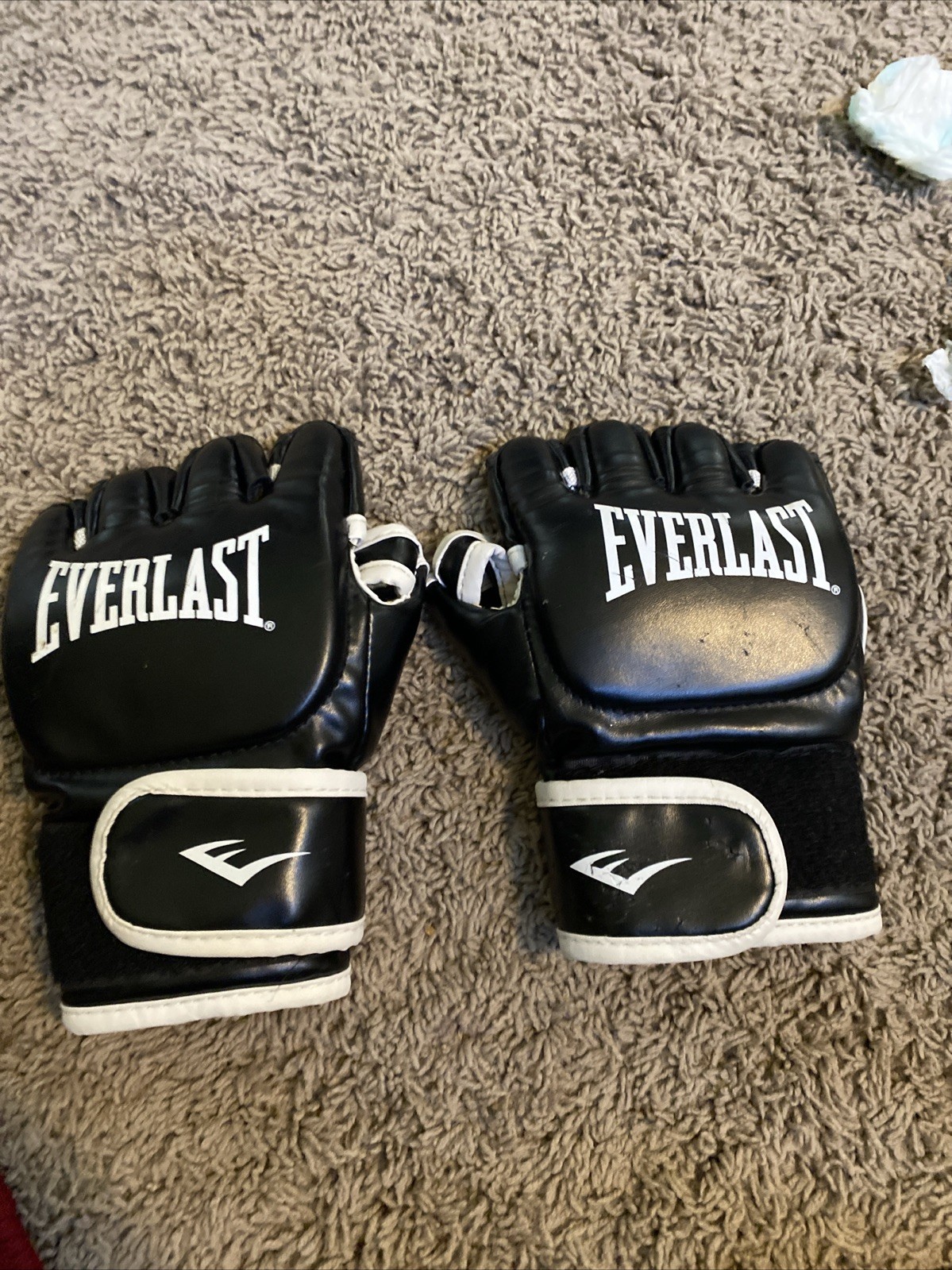 EVERLAST MMA 5oz. Fingerless Gloves Size S-M Pre-owned