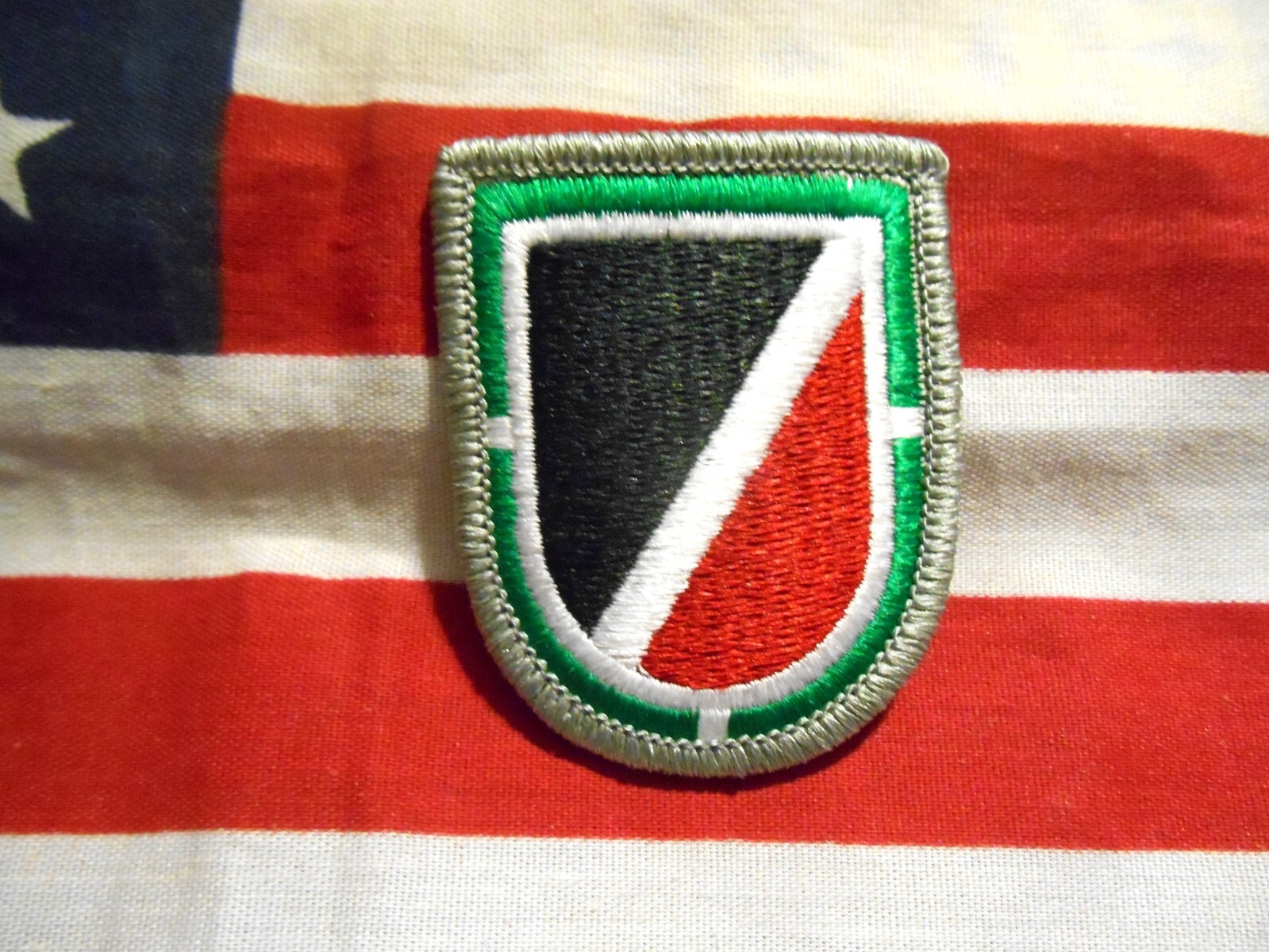 301ST PSYCHOLOGICAL OPERATIONS AIRBORNE BERET FLASH PATCH