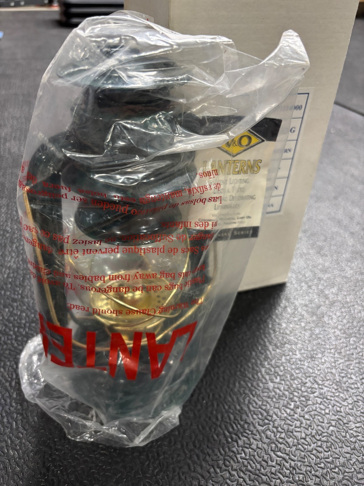 New with tags 10" V&O Dark Green Mable Oil Lamp Centennial Series Lantern