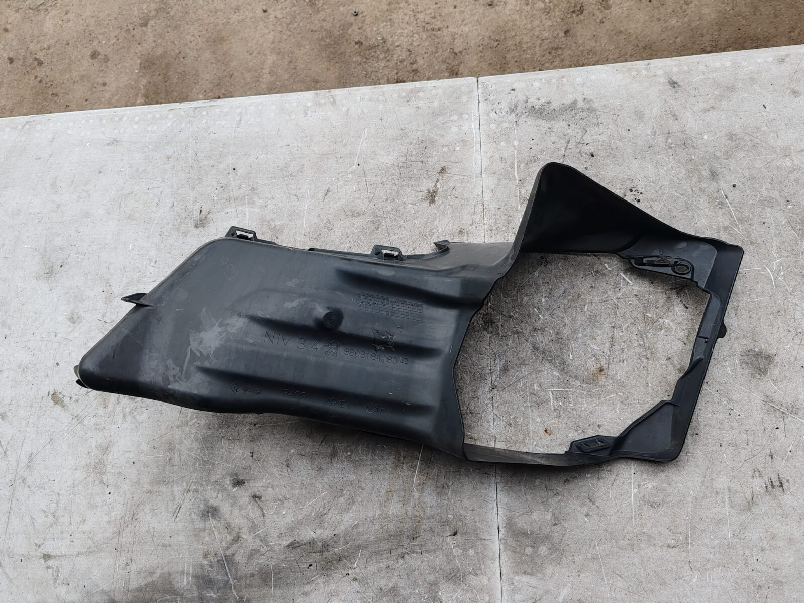 PEUGEOT 308 MK2 FRONT LEFT SIDE INTERCOOLER AIR INTAKE DUCT 9803184180