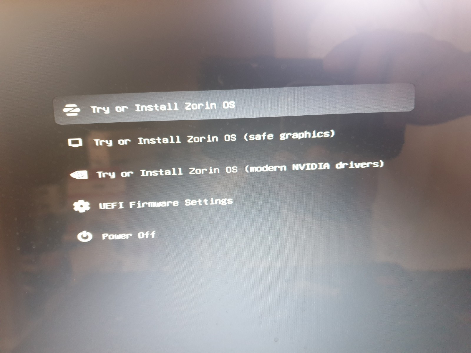 Linux Zorin OS 18.1 Education, 64-bit, Bootable Live and Install USB Flash Drive