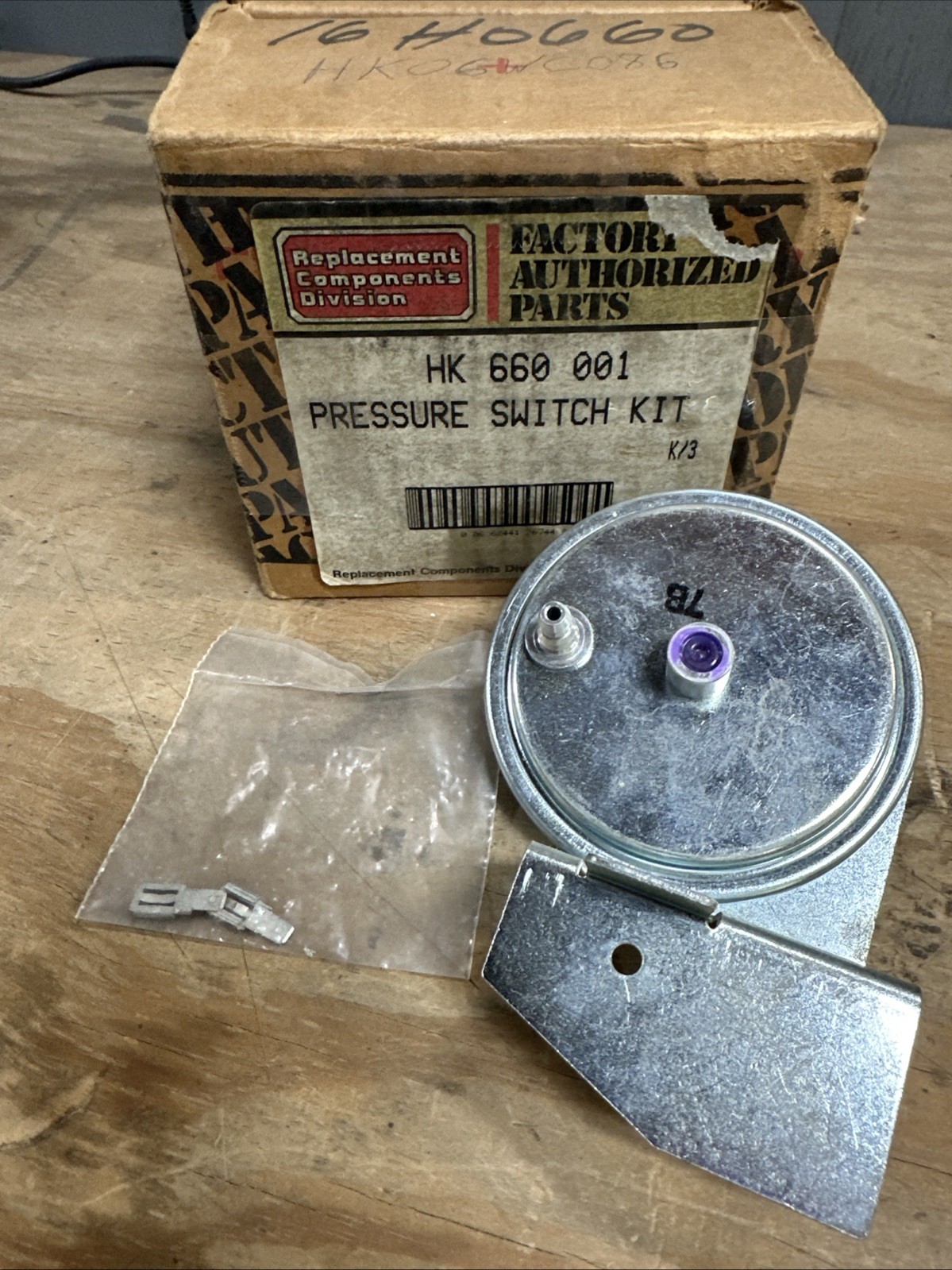 New Carrier HK660001 Pressure Switch  (f17)