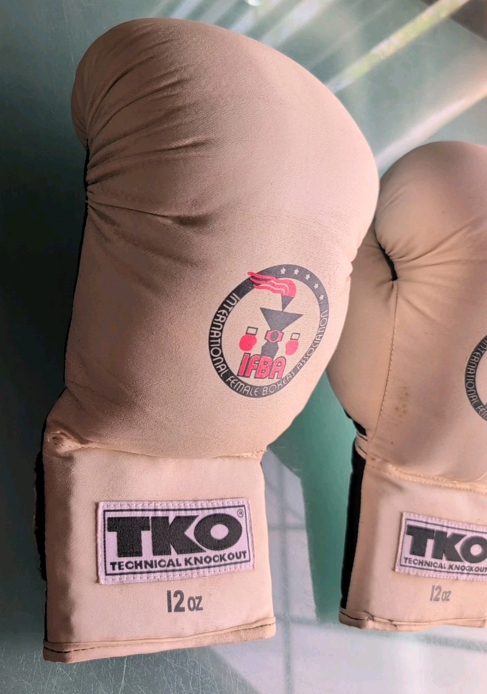 TKO-TECHINICAL KNOCKOUT- IFBA Edition - White BOXING GLOVES-12 OZ W/ Bag
