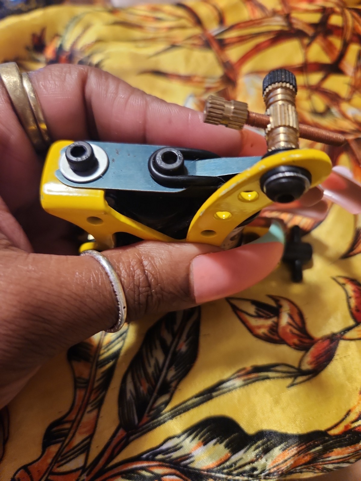 Traditional coil tattoo machine ( Without instructions, ink , or needles)